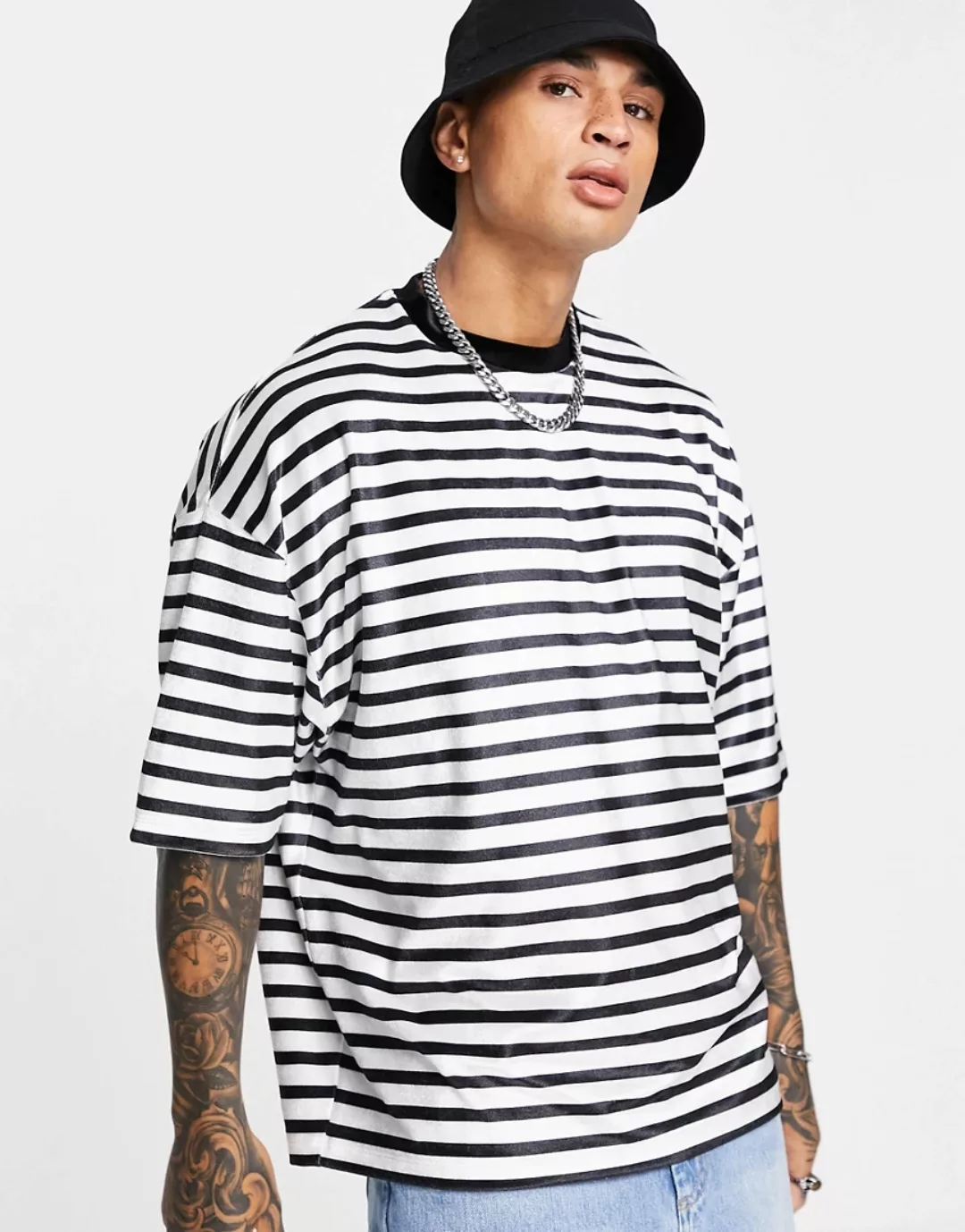 ASOS DESIGN – Gestreiftes Oversize-T-Shirt aus Velours in Schwarz und Weiß günstig online kaufen