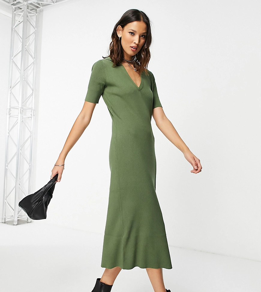 Reclaimed Vintage Inspired – Midi-Strickkleid in sanftem Khaki-Grün günstig online kaufen