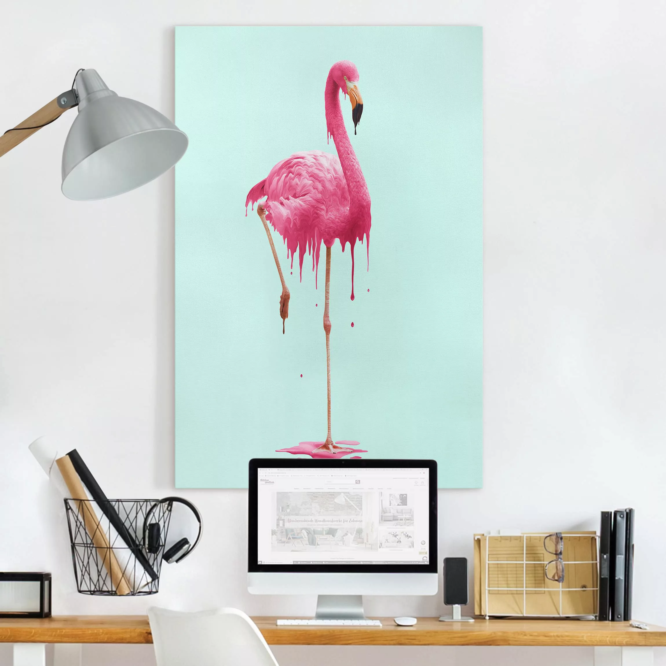 Leinwandbild Tiere - Hochformat Schmelzender Flamingo günstig online kaufen