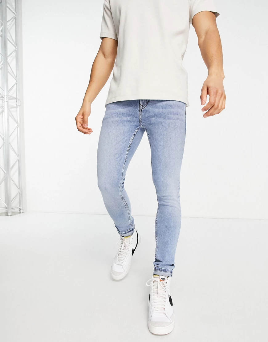 Topman – Hautenge Jeans aus Bio-Baumwollmix in heller Waschung-Blau günstig online kaufen