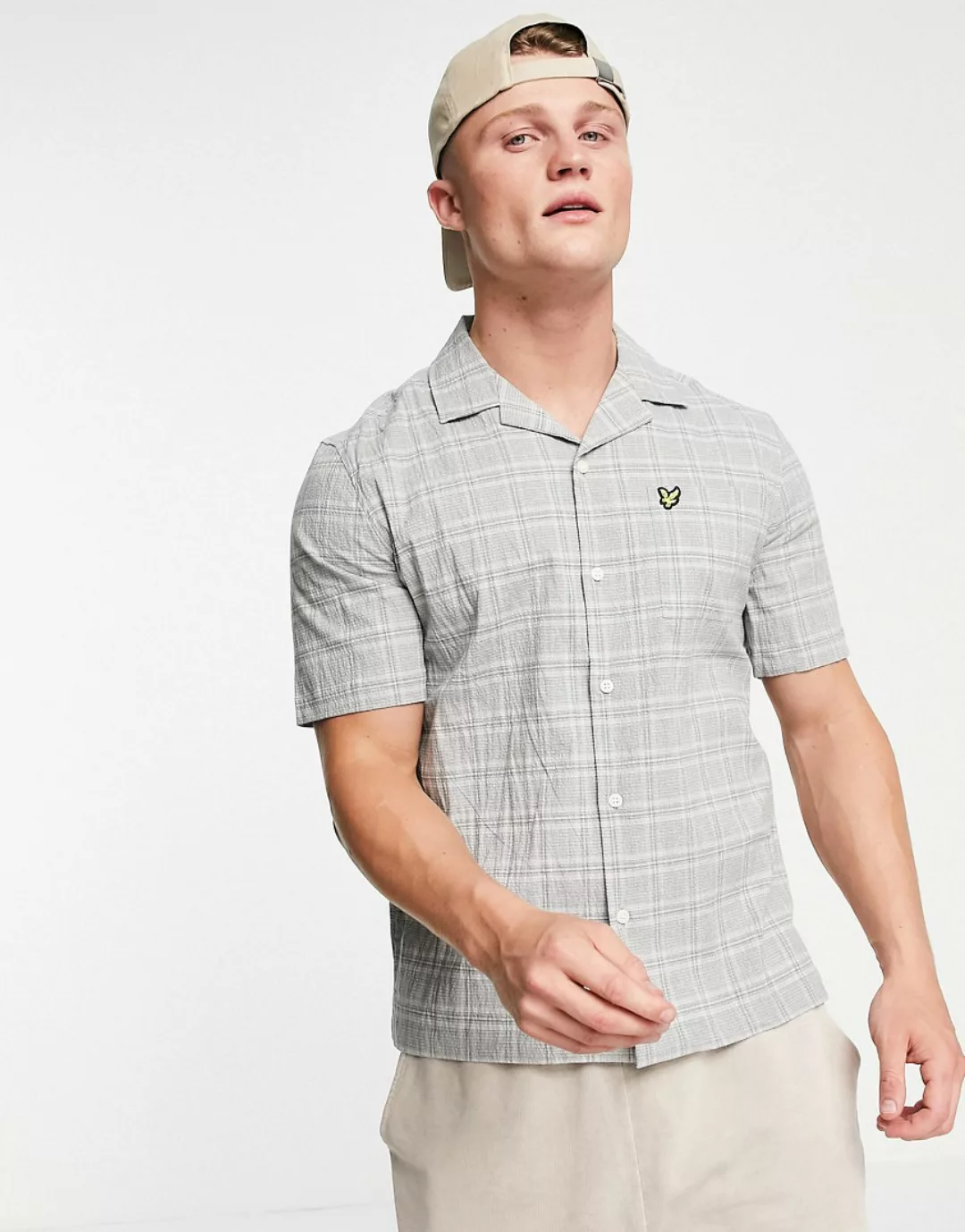 Lyle & Scott – Resort – Kurzärmliges Seersucker-Hemd mit Karomuster-Grau günstig online kaufen