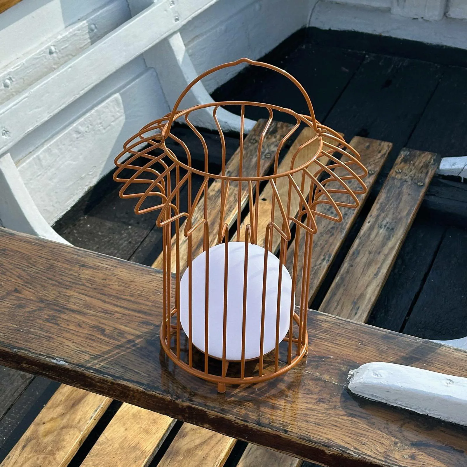 Dyberg Larsen LED-Akku-Tischlampe Basket, terracotta, Metall günstig online kaufen