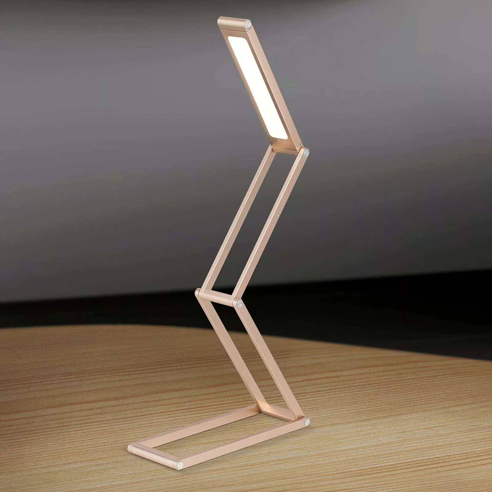 Praktische LED-Tischlampe Falto m. Akku gold günstig online kaufen