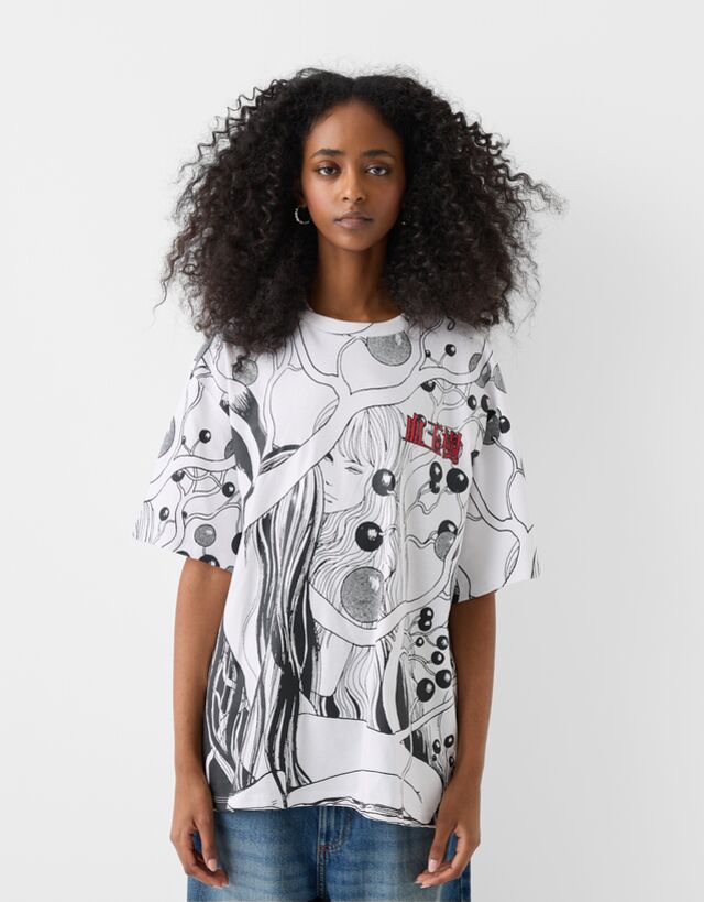 Bershka T-Shirt Junji Ito Collection Im Boxy-Fit Mit Kurzen Ärmeln Und Prin günstig online kaufen