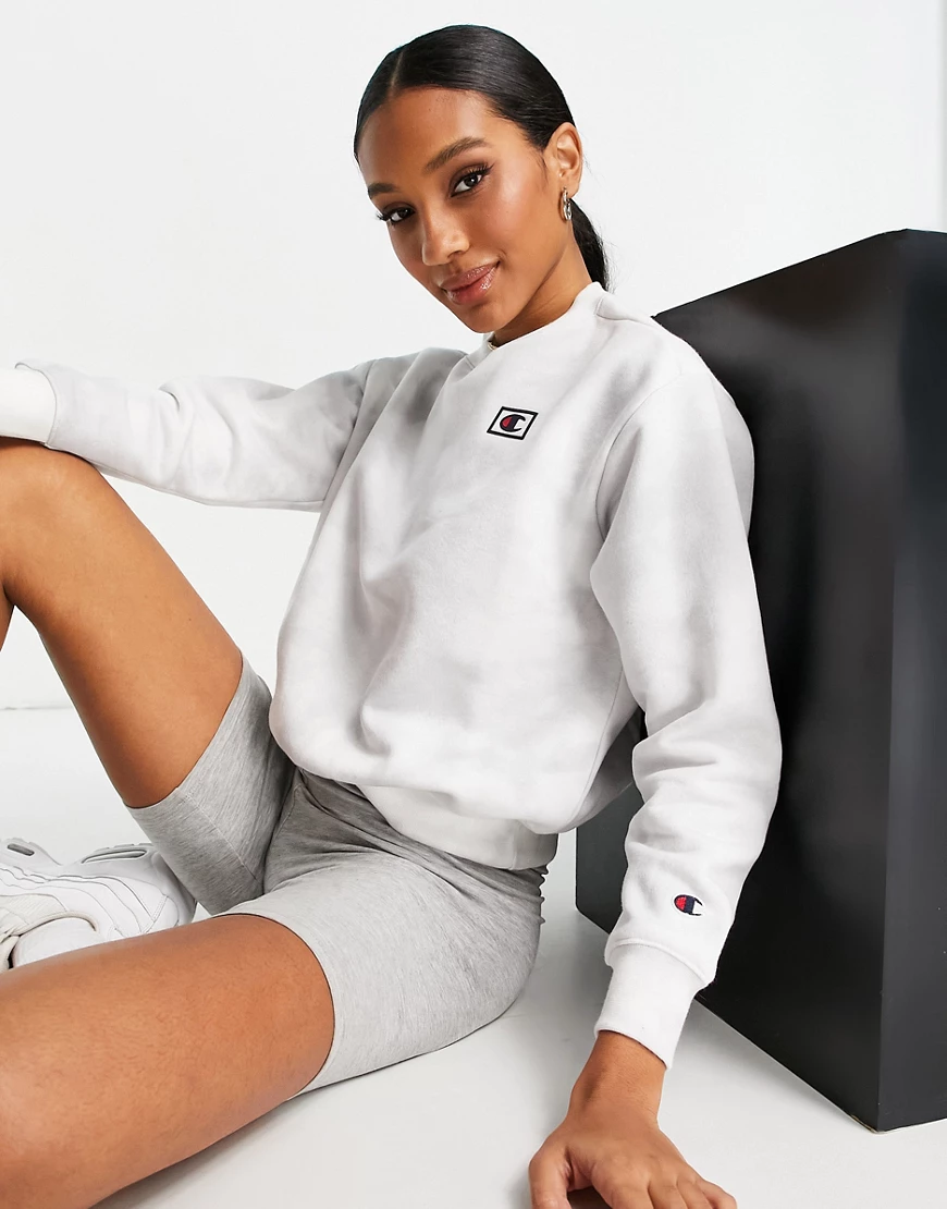 Champion – Sweatshirt in Grau mit Batikmuster und kleinem Logo günstig online kaufen