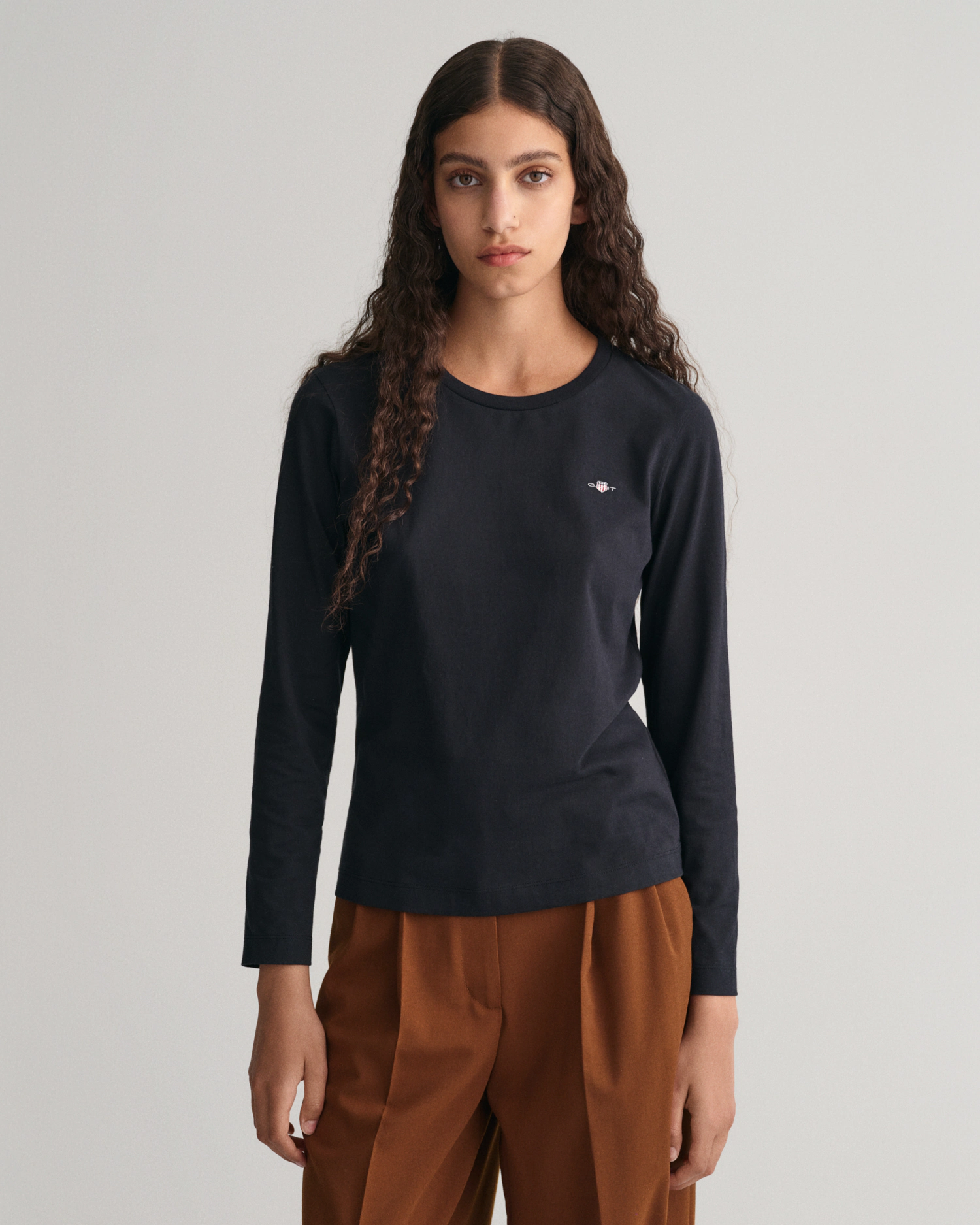 Gant Langarmshirt "REG SHIELD LS T-SHIRT", kleine Logostickerei auf der Bru günstig online kaufen