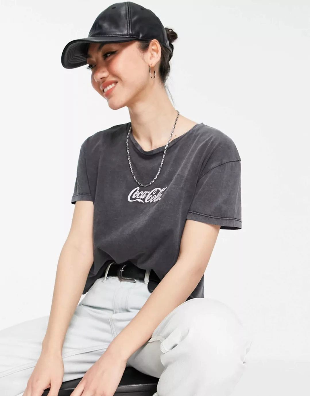 Mango – T-Shirt mit „Coca Cola“-Schriftzug in Schwarz günstig online kaufen
