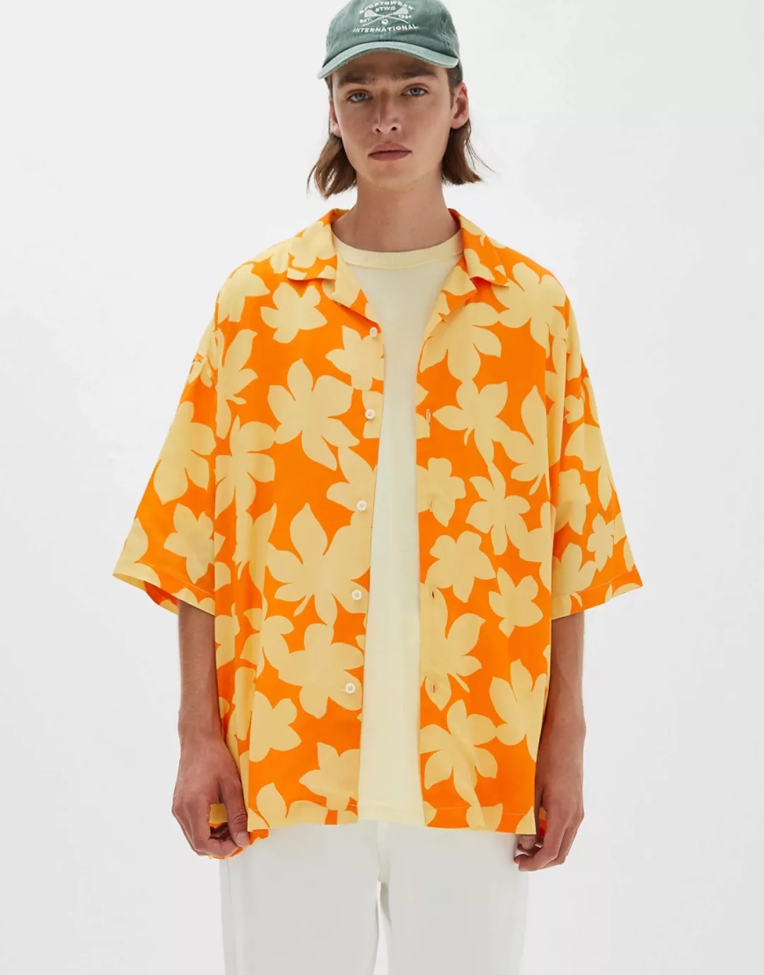 Pull&Bear – Hemd mit Blumenmuster in Gelb und Orange-Mehrfarbig günstig online kaufen