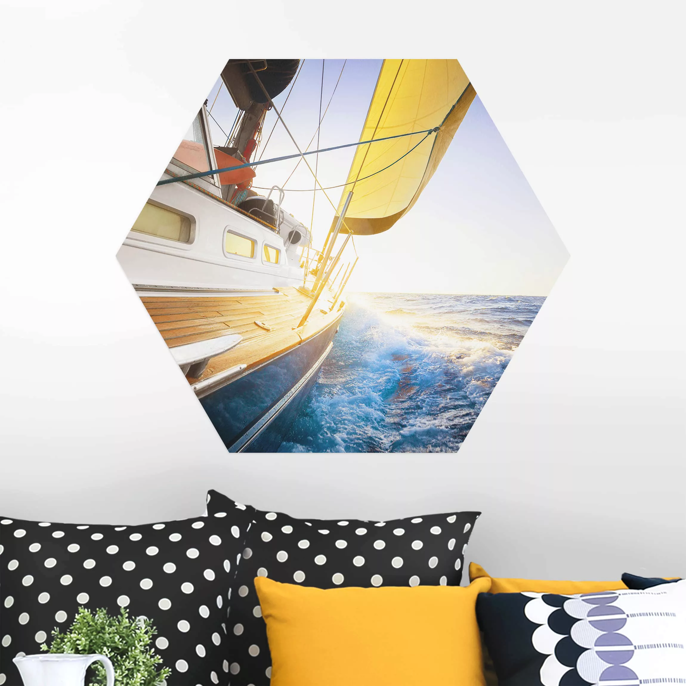 Hexagon-Alu-Dibond Bild Natur & Landschaft Segelboot auf blauem Meer bei So günstig online kaufen