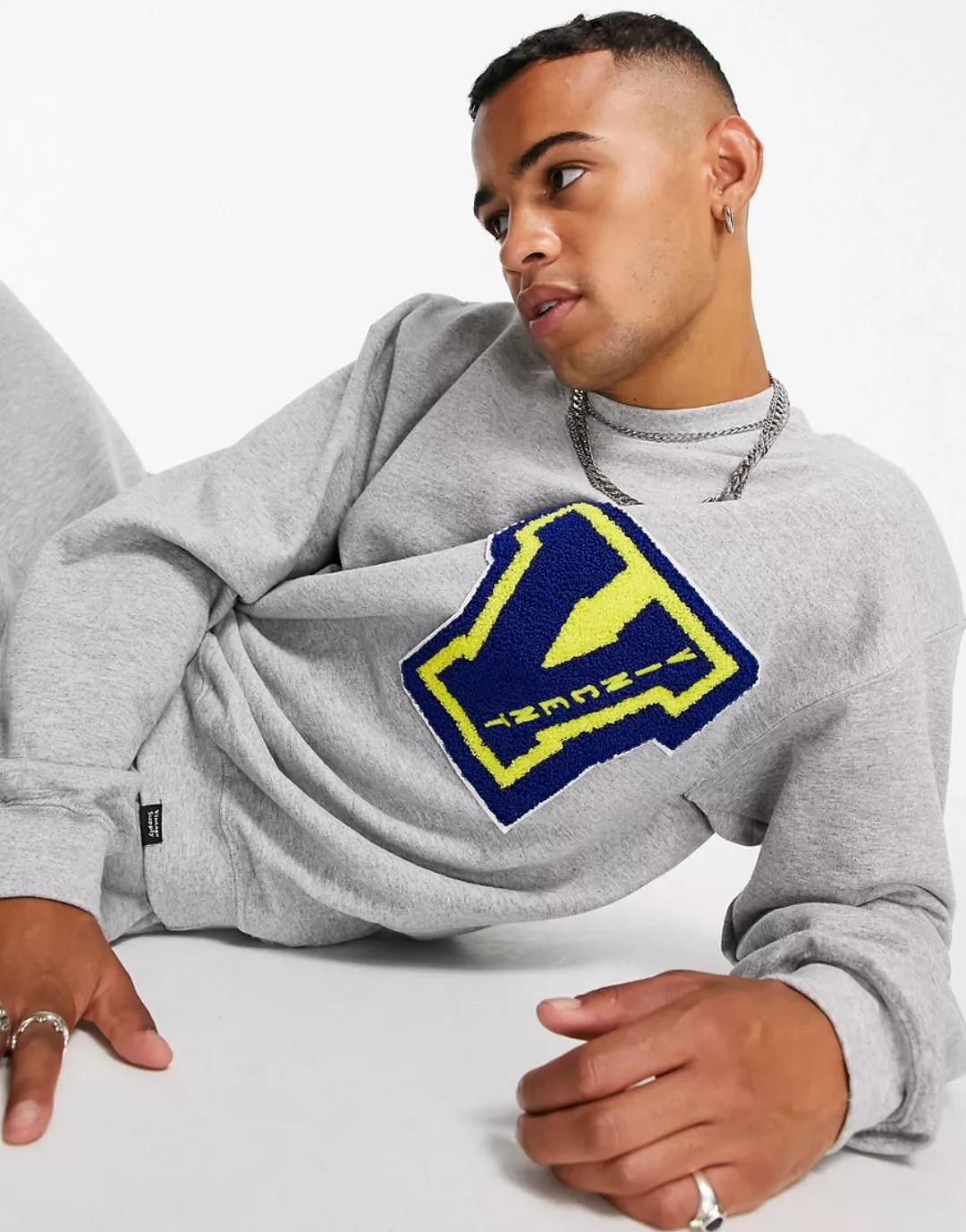 Vintage Supply – Sweatshirt in Grau mit „Vincent“-College-Print am Rücken günstig online kaufen