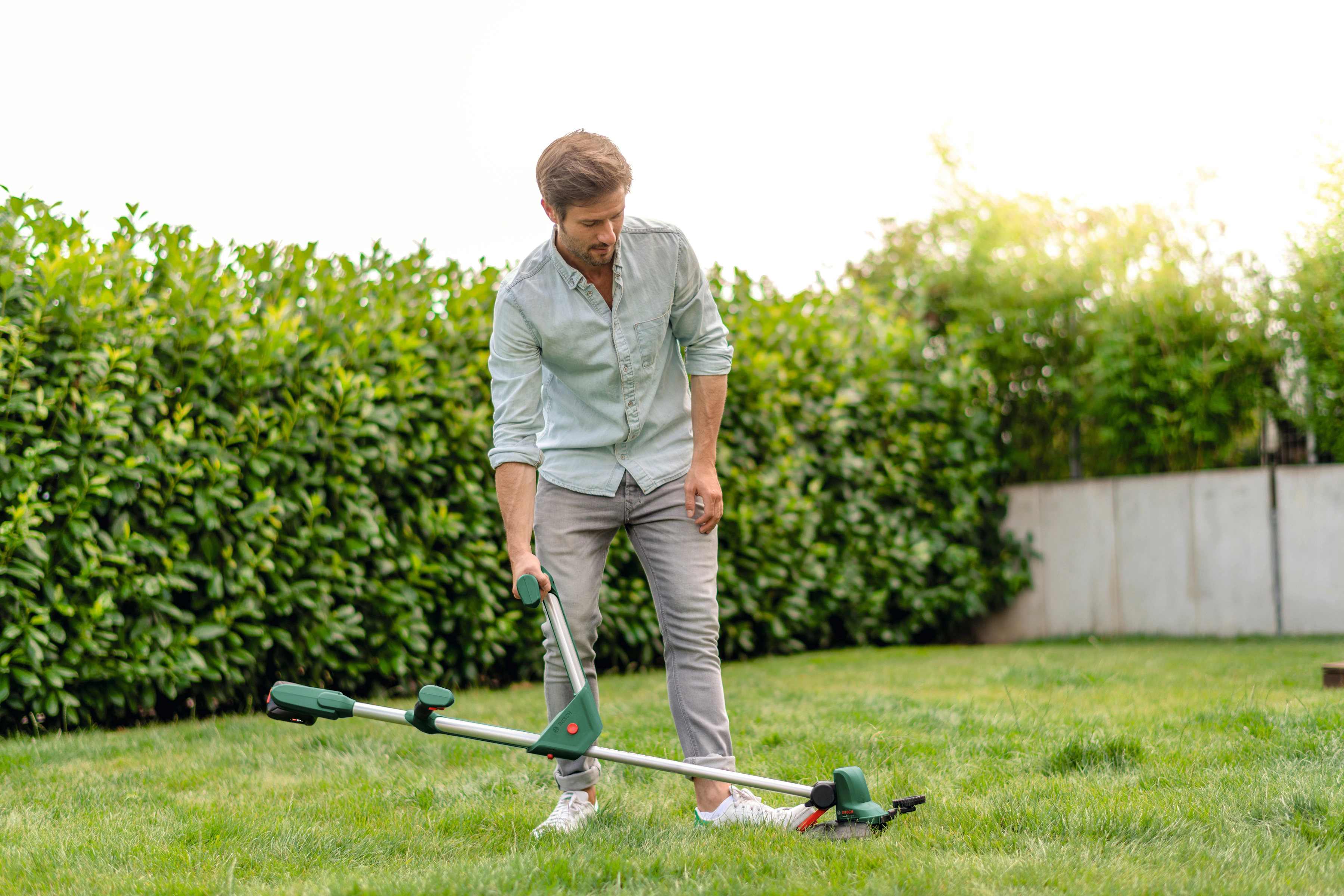 Bosch Home & Garden Akku-Rasentrimmer "UniversalGrassCut 18V 260", mit Akku günstig online kaufen