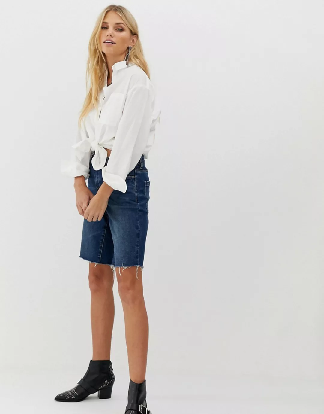 Blank NYC – Lang geschnittene Jeans-Shorts mit ausgefranstem Saum-Blau günstig online kaufen