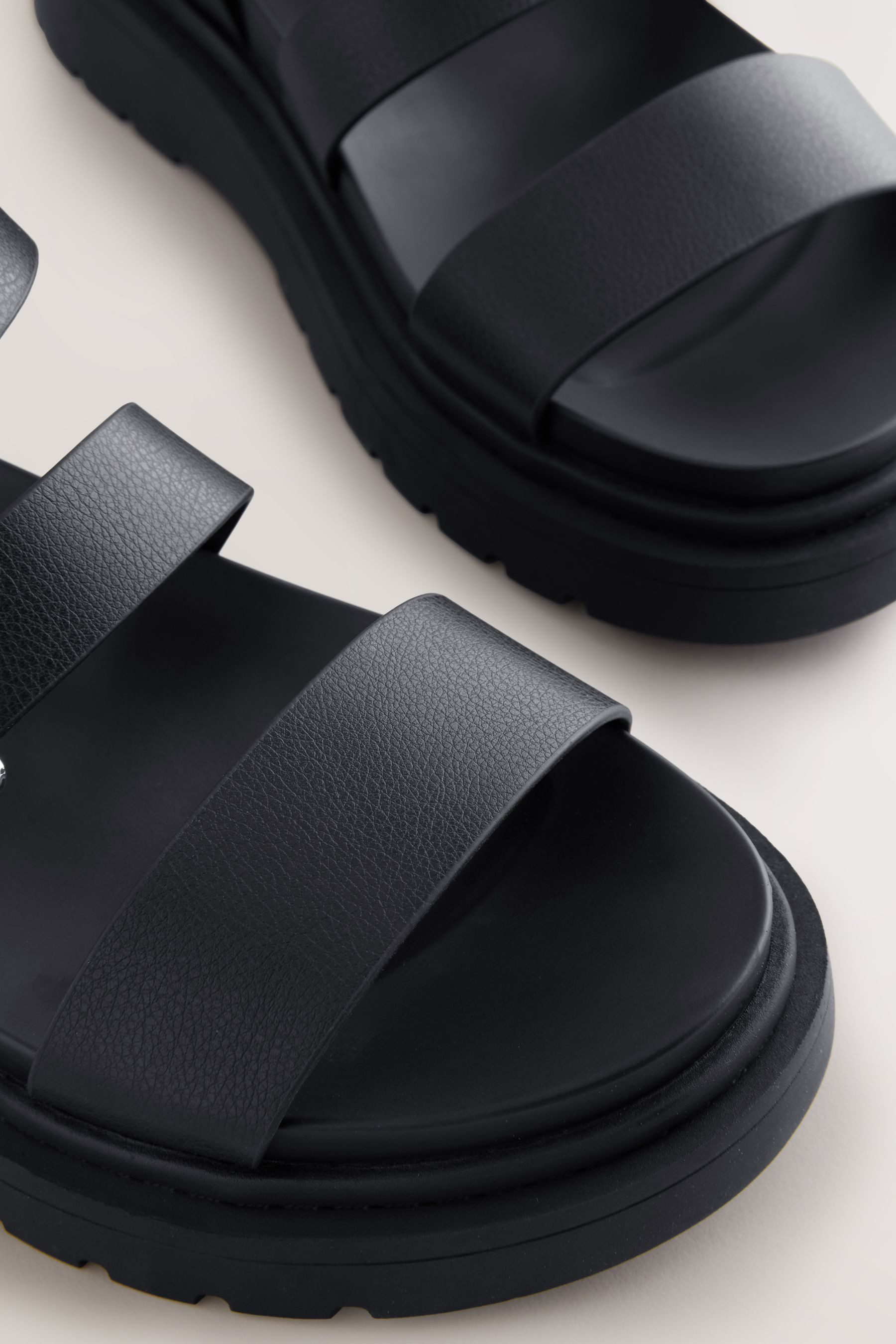 Next Sandale mit prägnanter Schnalle Keilsandalette günstig online kaufen