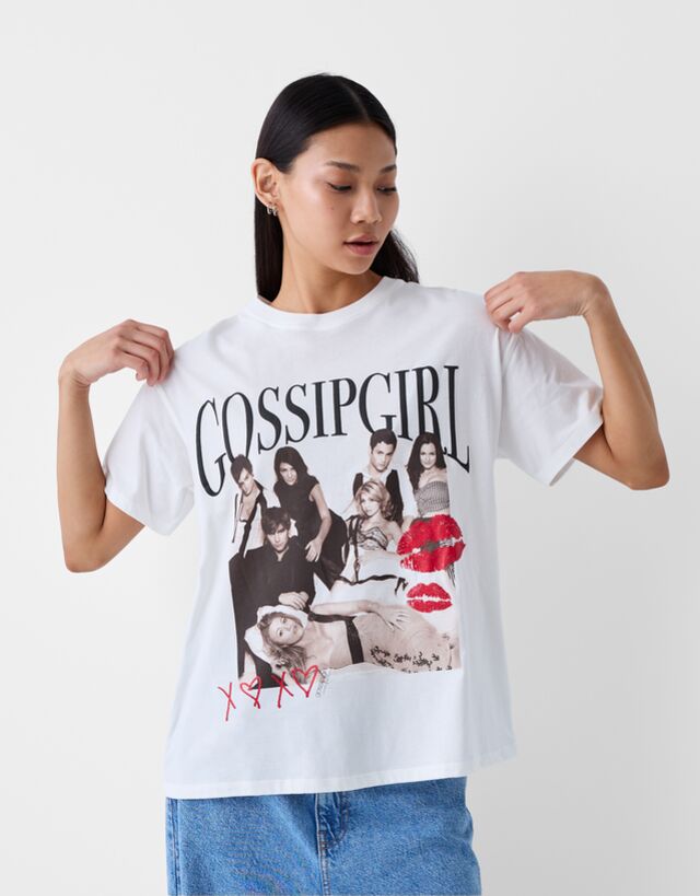 Bershka T-Shirt Gossip Girl Mit Kurzen Ärmeln Und Print Bskteen L Rohweiß günstig online kaufen