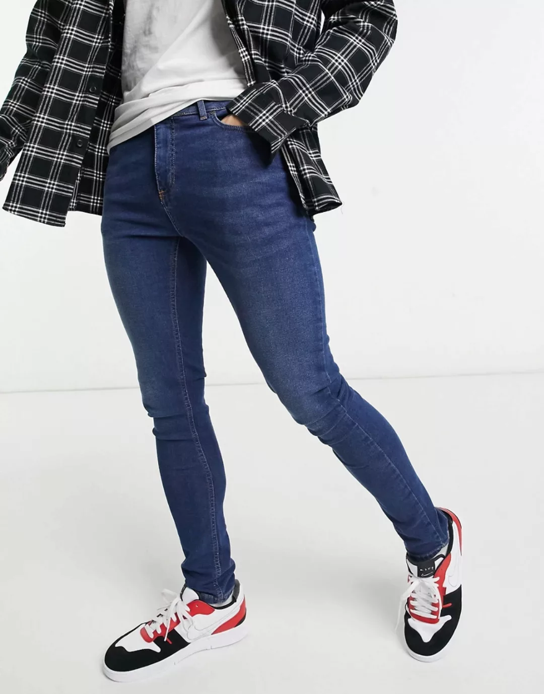 LDN DNM – Schmal geschnittene Jeans in Blau günstig online kaufen