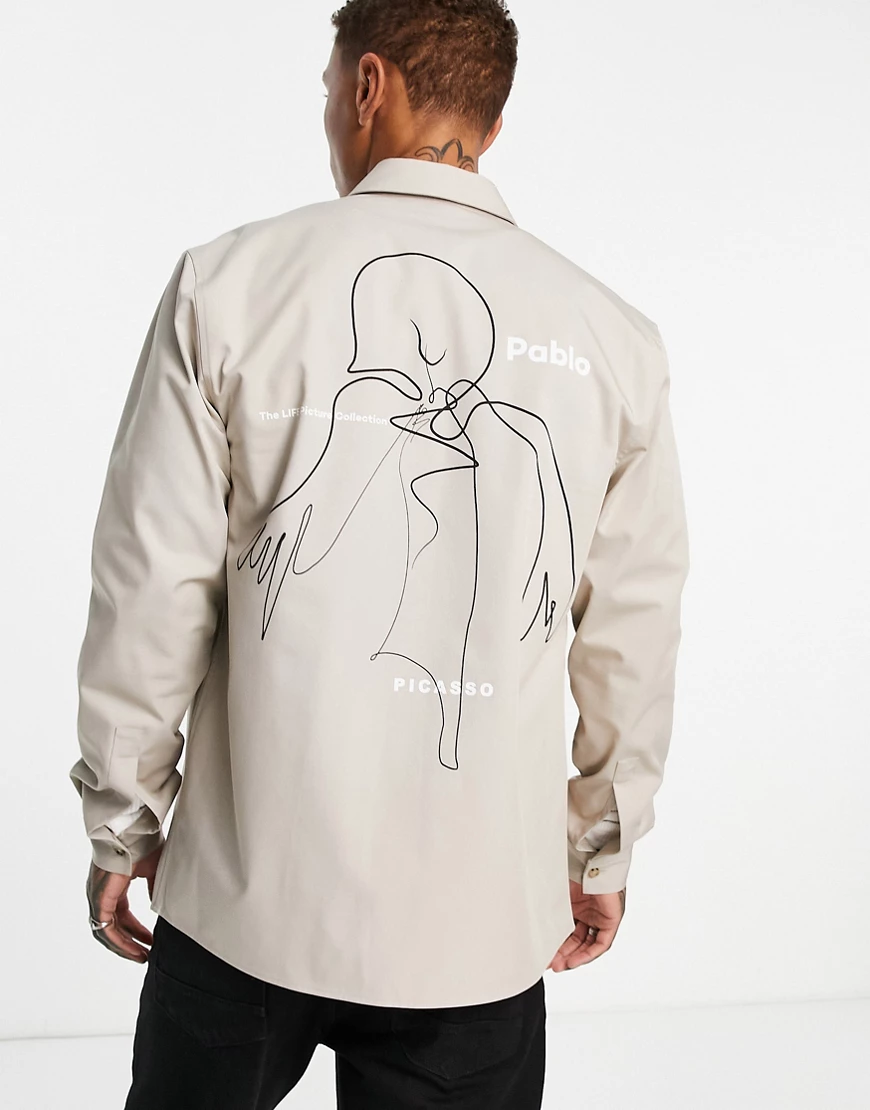 ASOS DESIGN – Pablo Picasso – Hemdjacke in Beige-Neutral günstig online kaufen