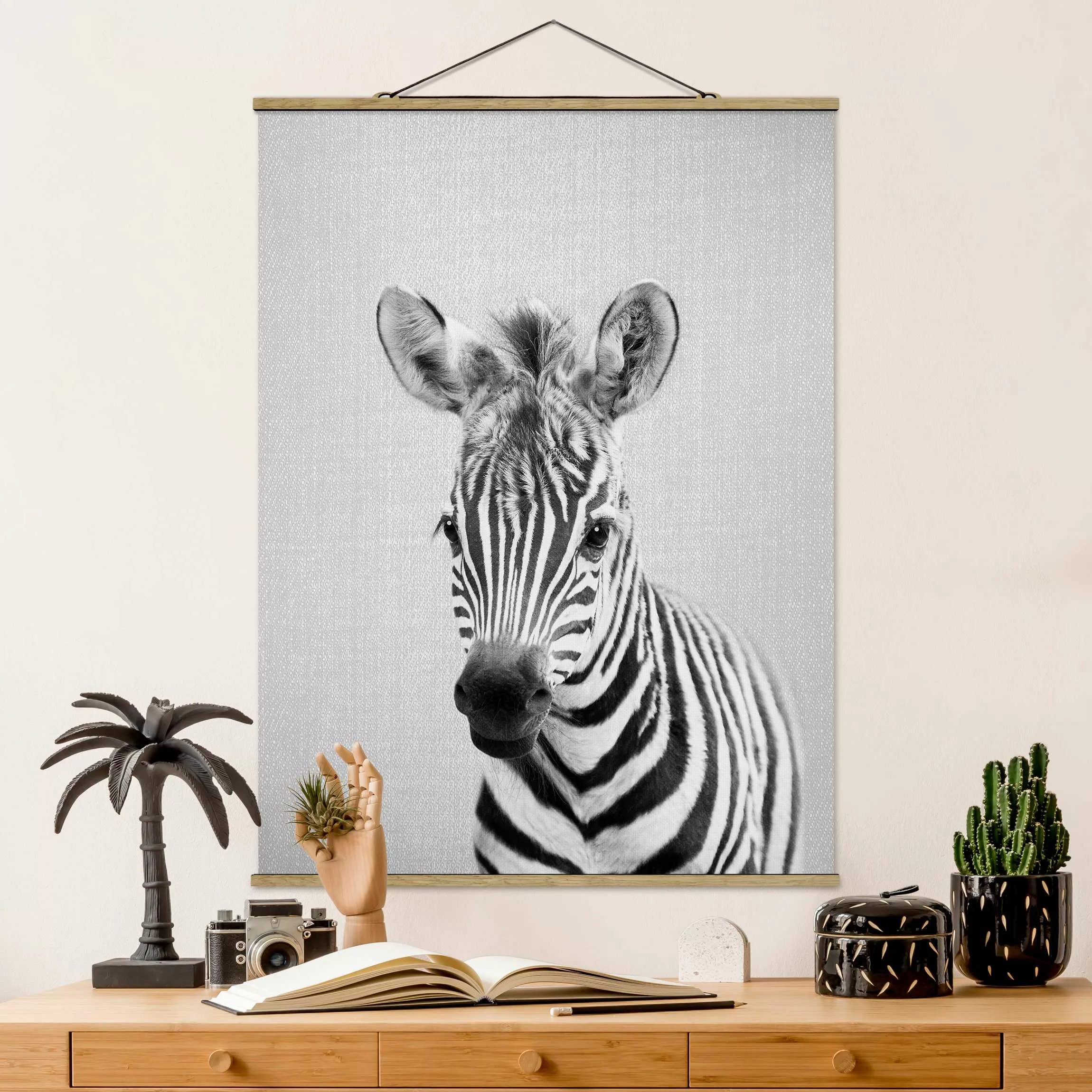 Stoffbild mit Posterleisten Baby Zebra Zoey Schwarz Weiß günstig online kaufen