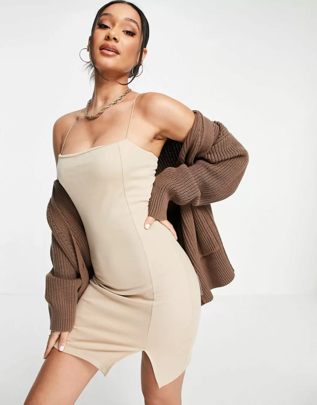 NA-KD x Matiamu by Sofia – Camisole-Minikleid in Beige mit Trägern-Neutral günstig online kaufen