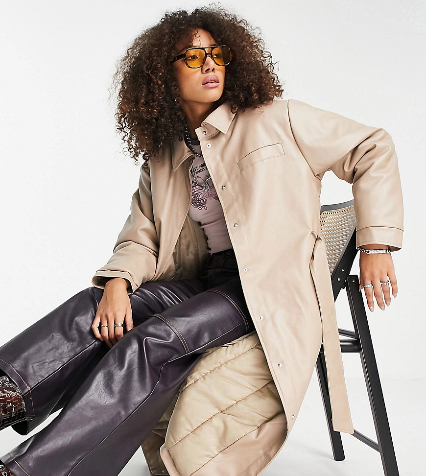 Reclaimed Vintage Inspired – Trenchcoat in Lederoptik im Stil der 90er-Jahr günstig online kaufen