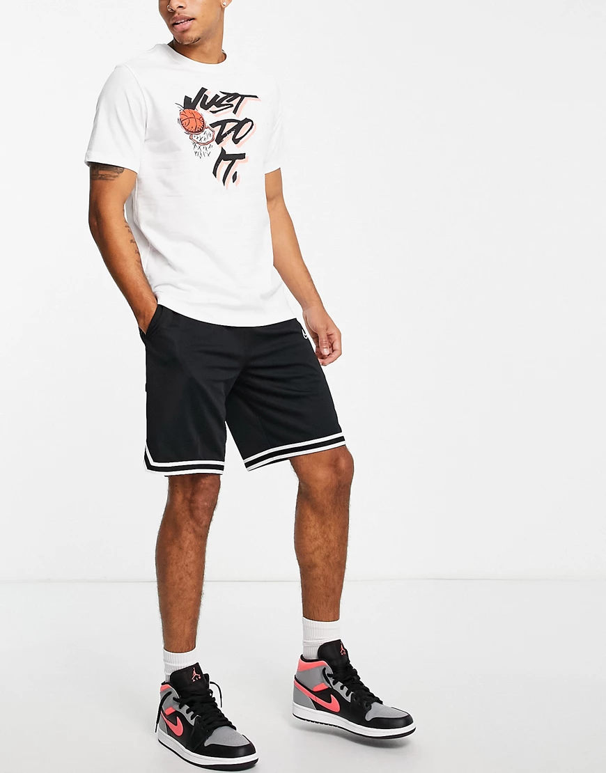 Nike Basketball – Just Do It – T-Shirt in Weiß mit Grafik günstig online kaufen