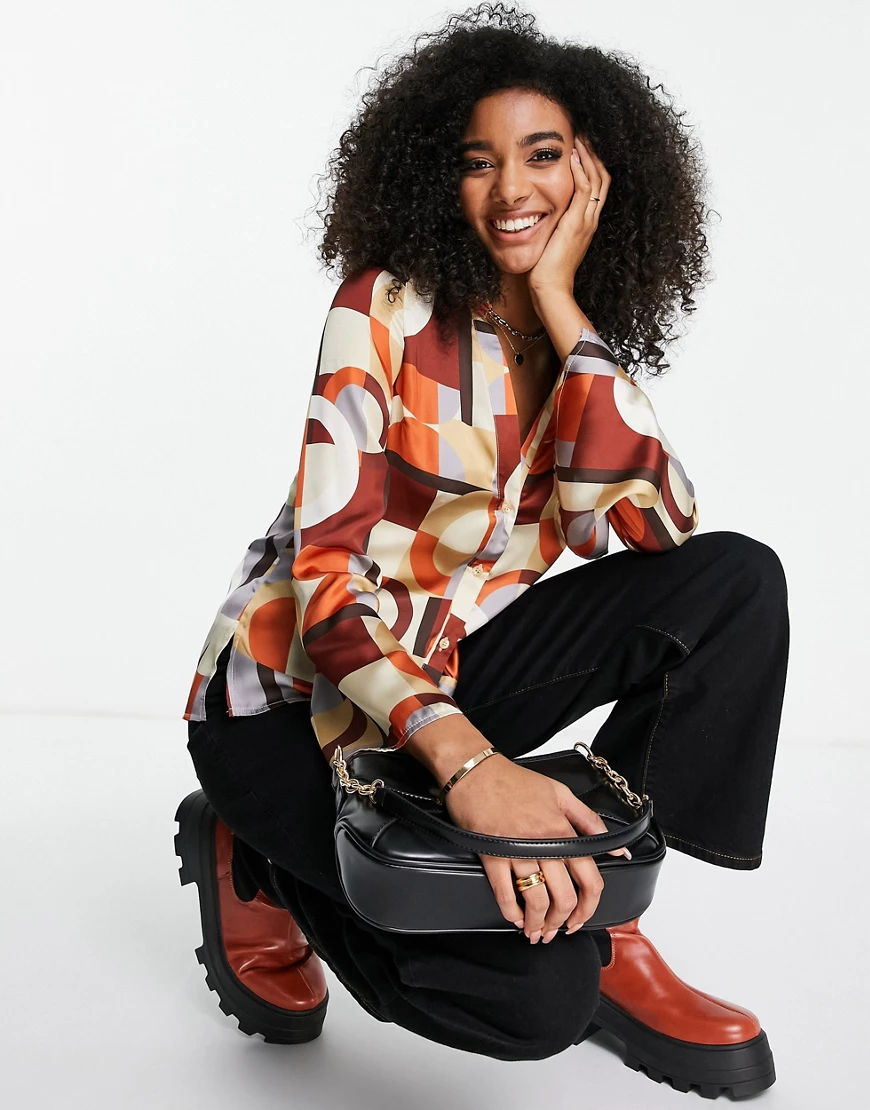 ASOS DESIGN – Satinhemd mit geometrischem Muster-Bunt günstig online kaufen