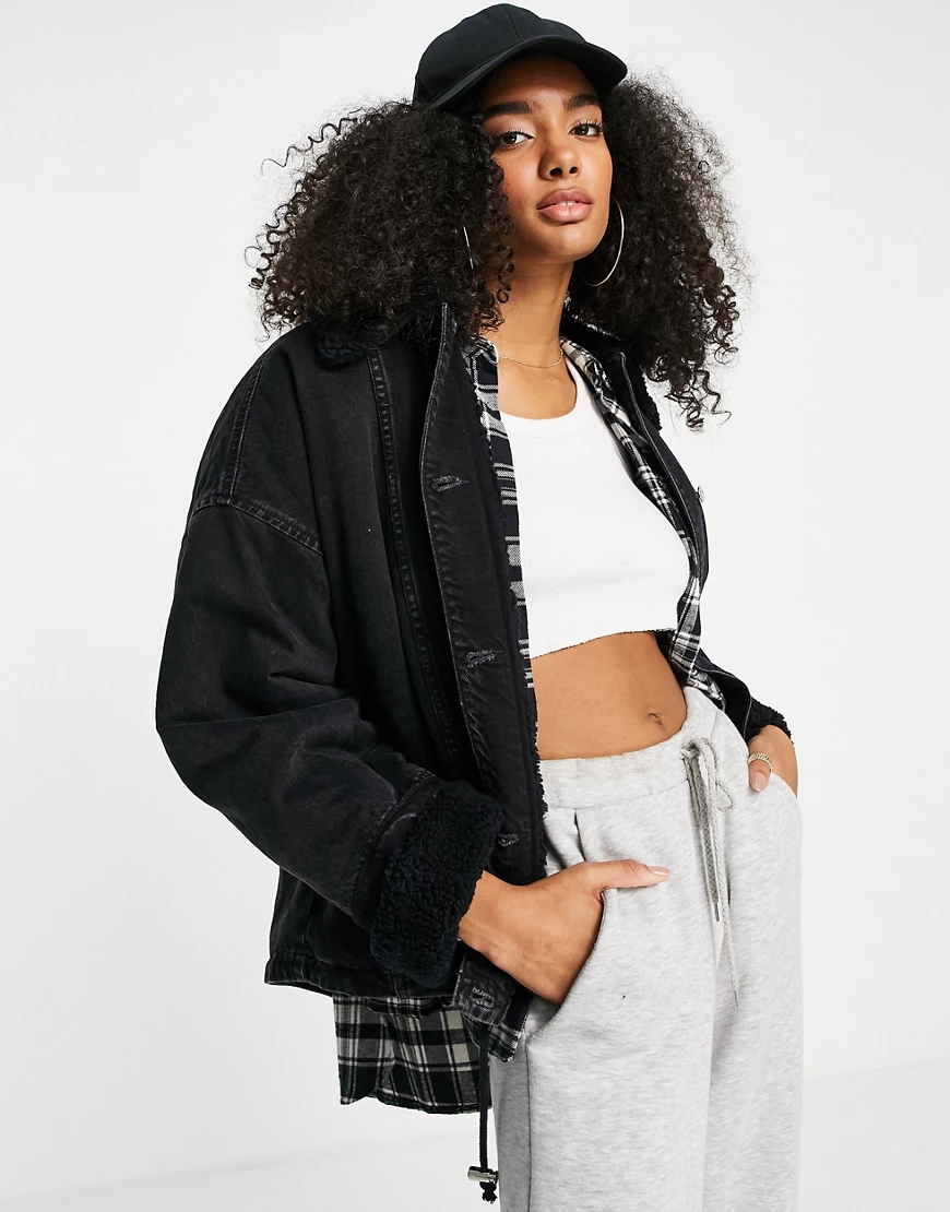 ASOS DESIGN – Jeansjacke aus Bio-Baumwollmix in verwaschenem Schwarz mit Te günstig online kaufen