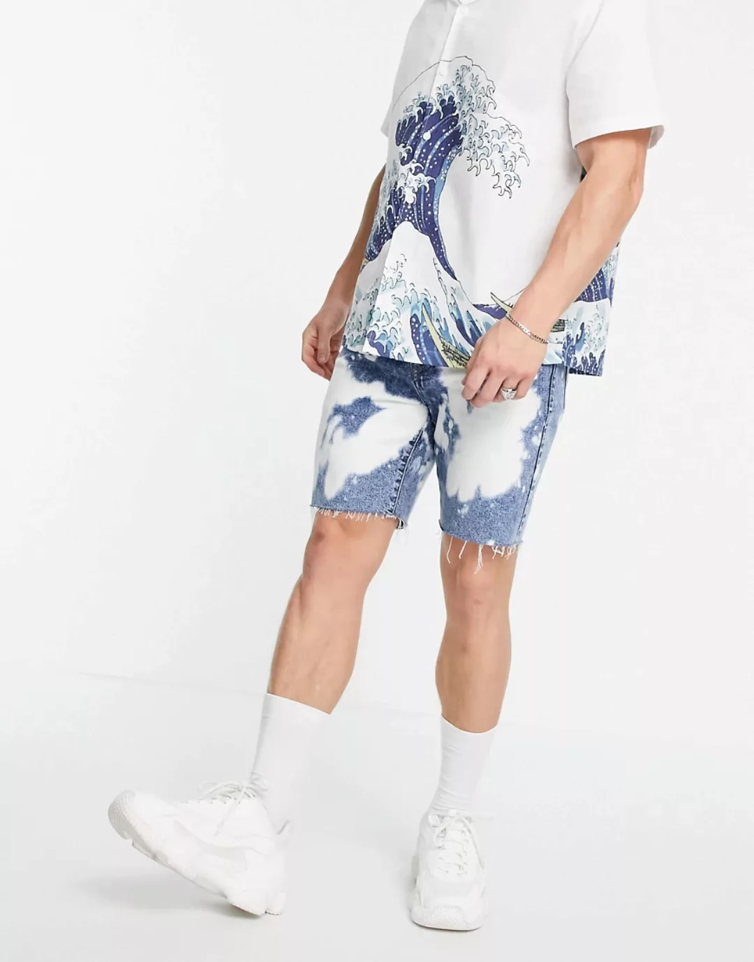 Topman – Schmale Jeansshorts mit Bleicheffekt in mittlerer Waschung-Blau günstig online kaufen