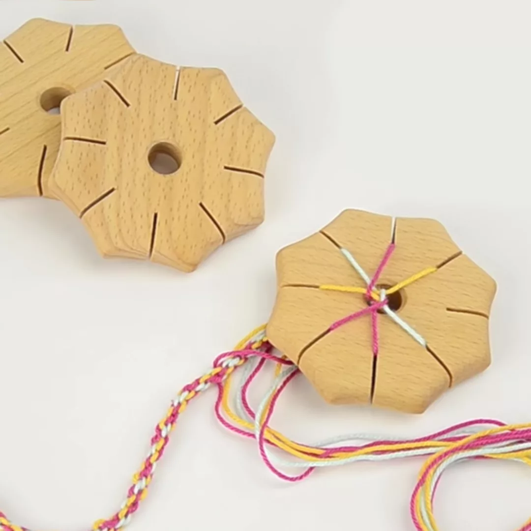 Knüpfscheibe Aus Holz | Spielzeug Und Beschäftigung Für Kinder günstig online kaufen