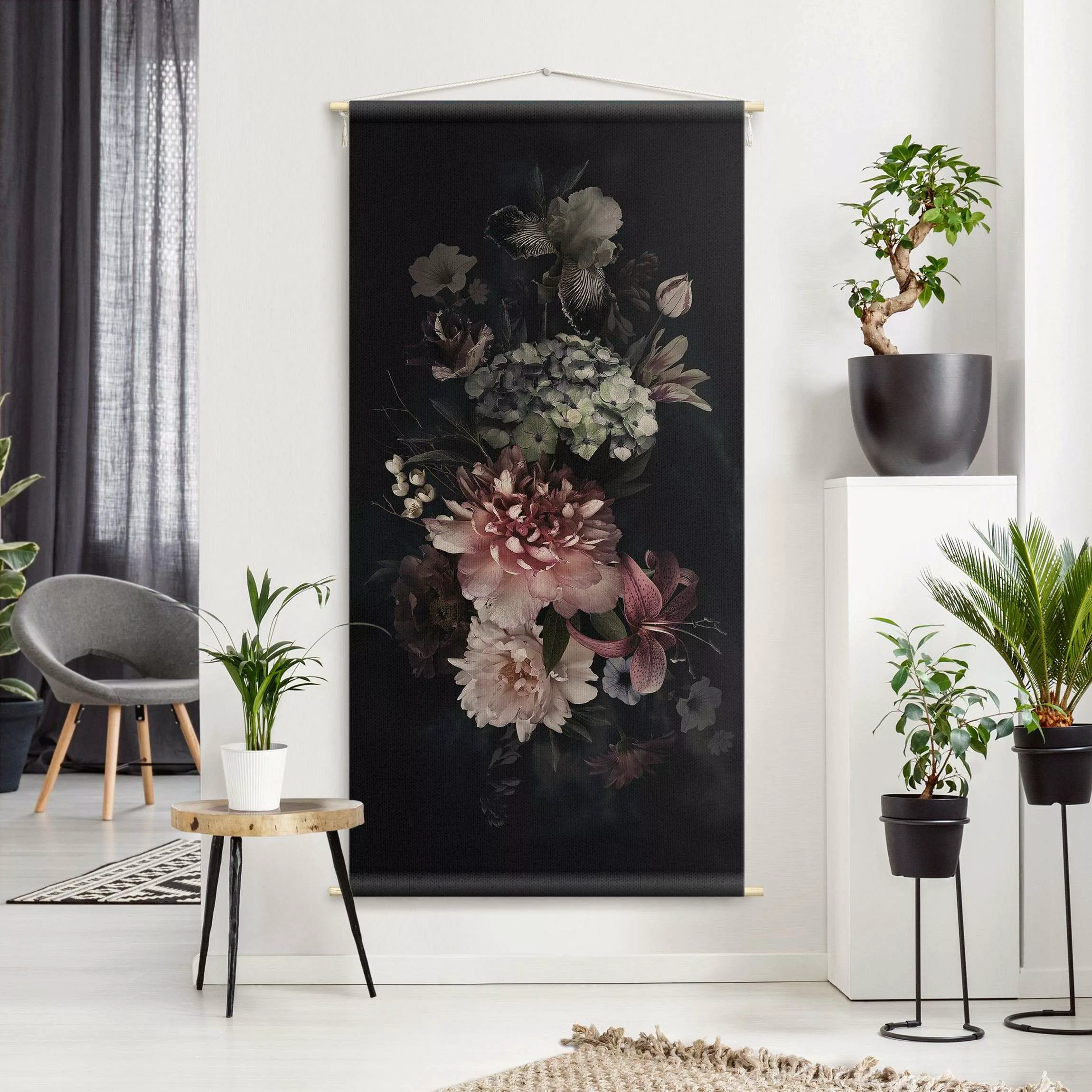 Wandteppich Blumen mit Nebel auf Schwarz günstig online kaufen