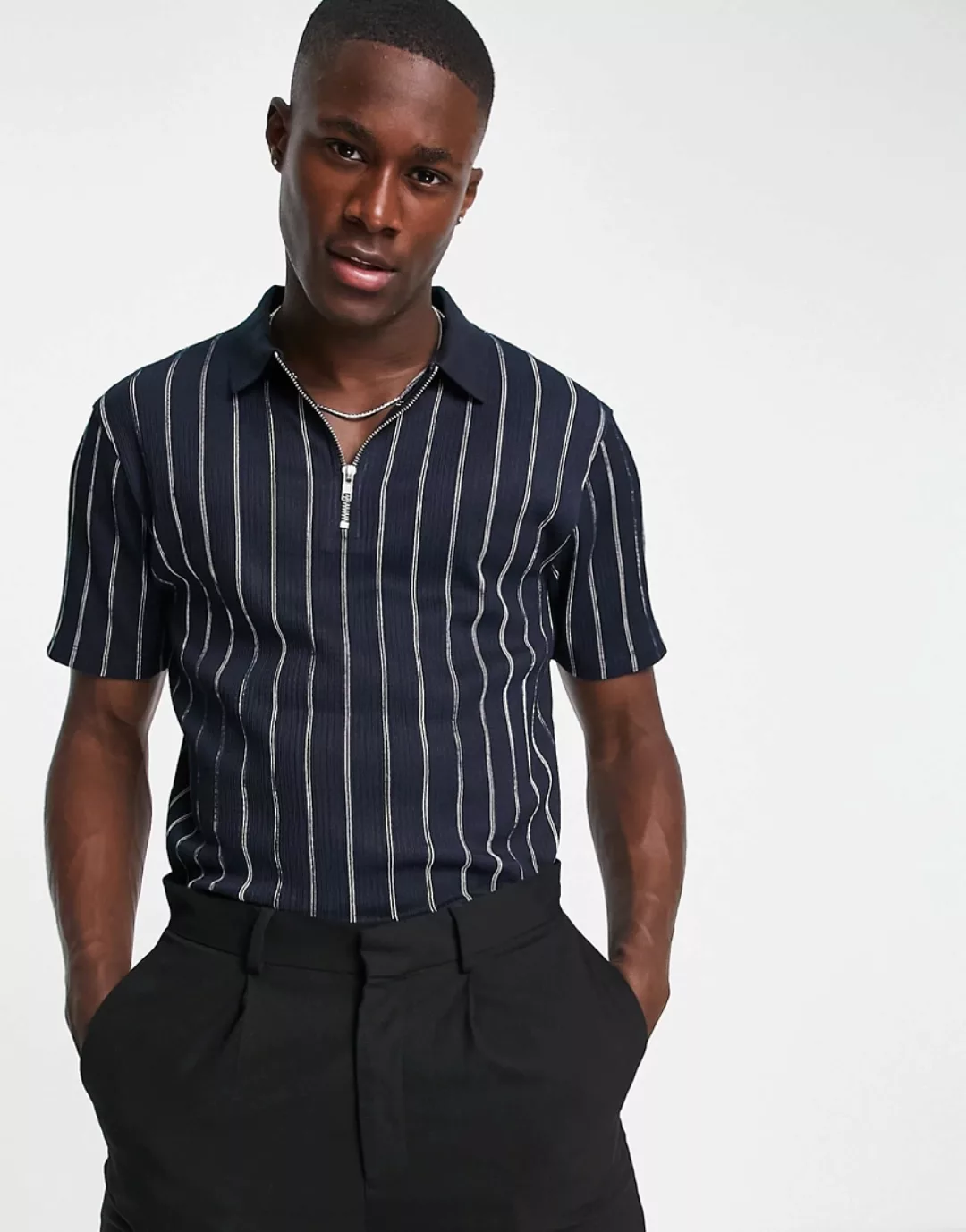 ASOS DESIGN – Poloshirt in Marine & Weiß gestreift-Marineblau günstig online kaufen