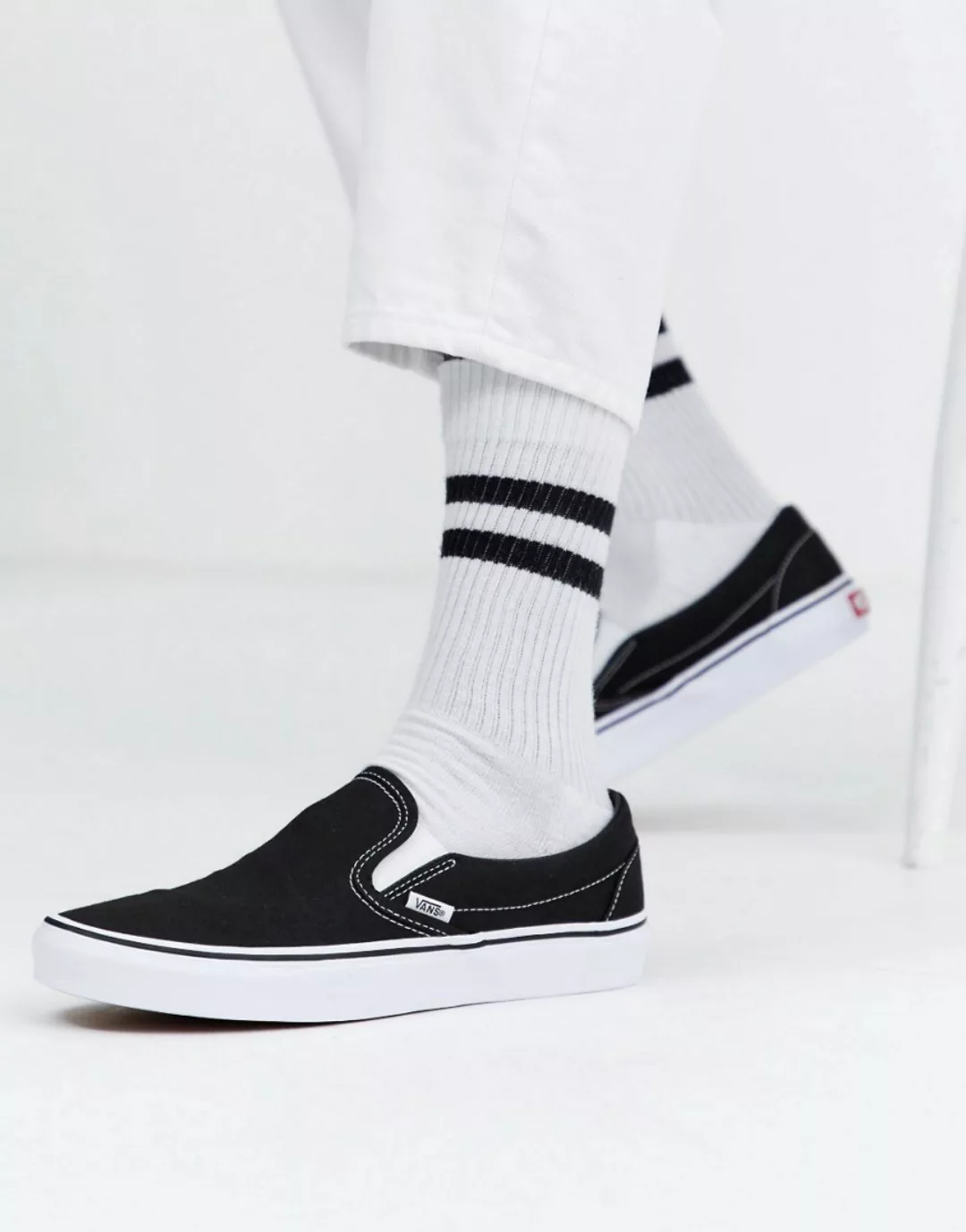 Vans Classic – Sneaker zum Hineinschlüpfen in Schwarz und Weiß günstig online kaufen