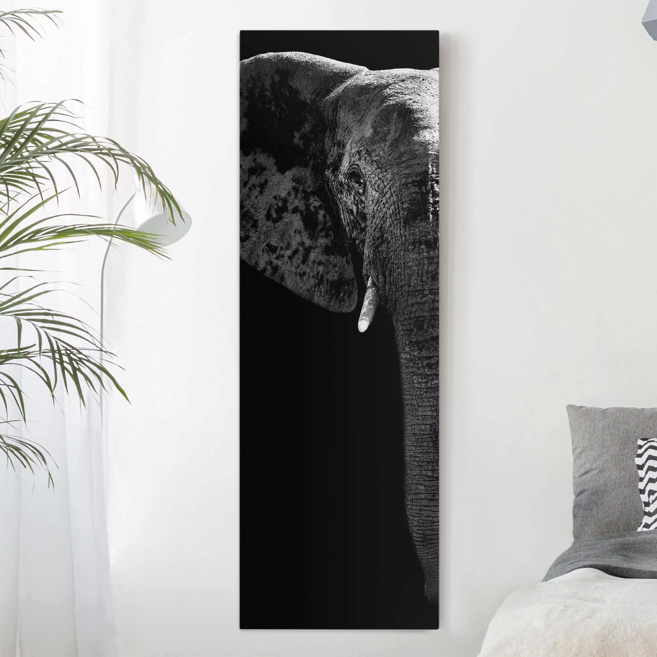 Leinwandbild Elefant - Hochformat Afrikanischer Elefant schwarz-weiß günstig online kaufen