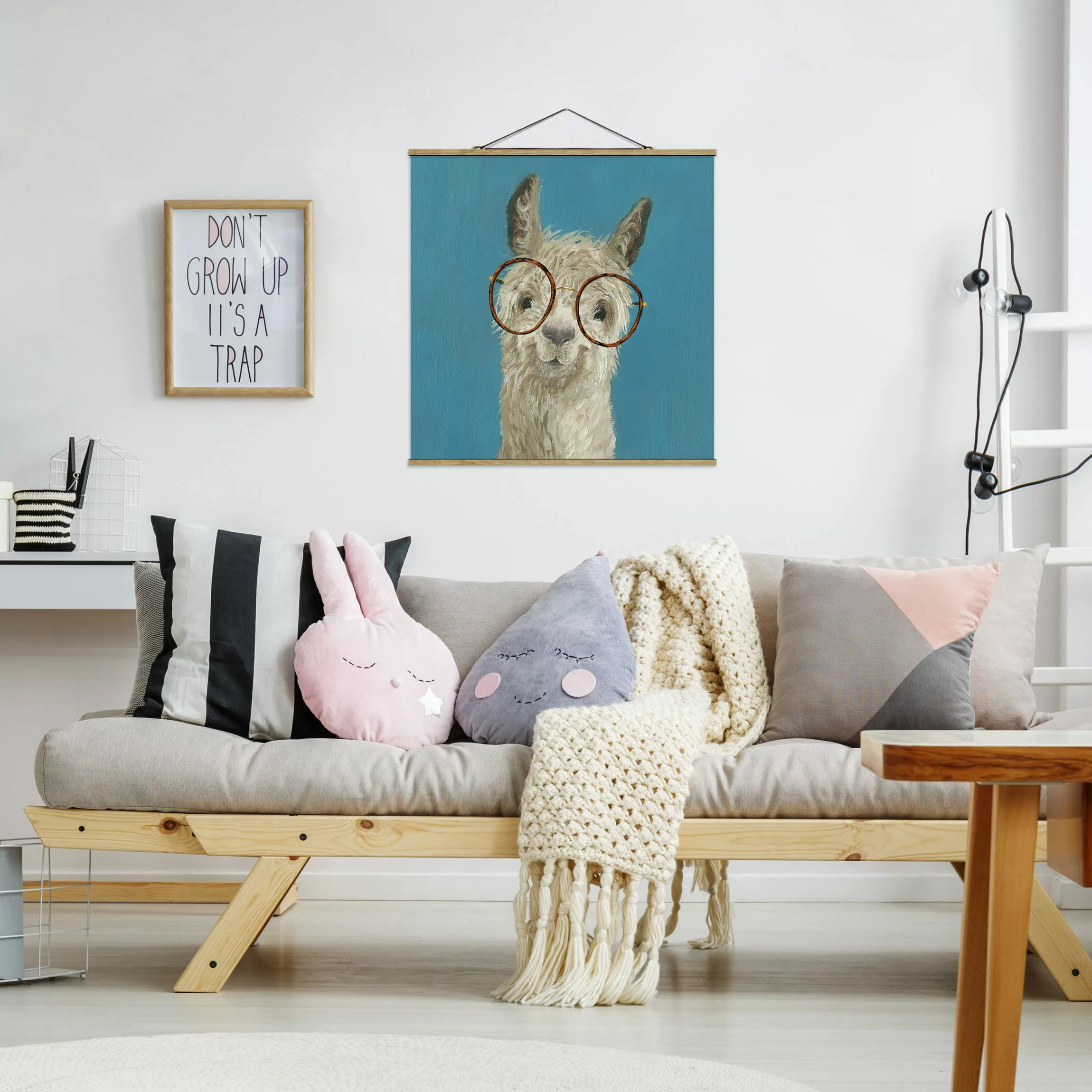 Stoffbild Tiere mit Posterleisten - Quadrat Lama mit Brille I günstig online kaufen