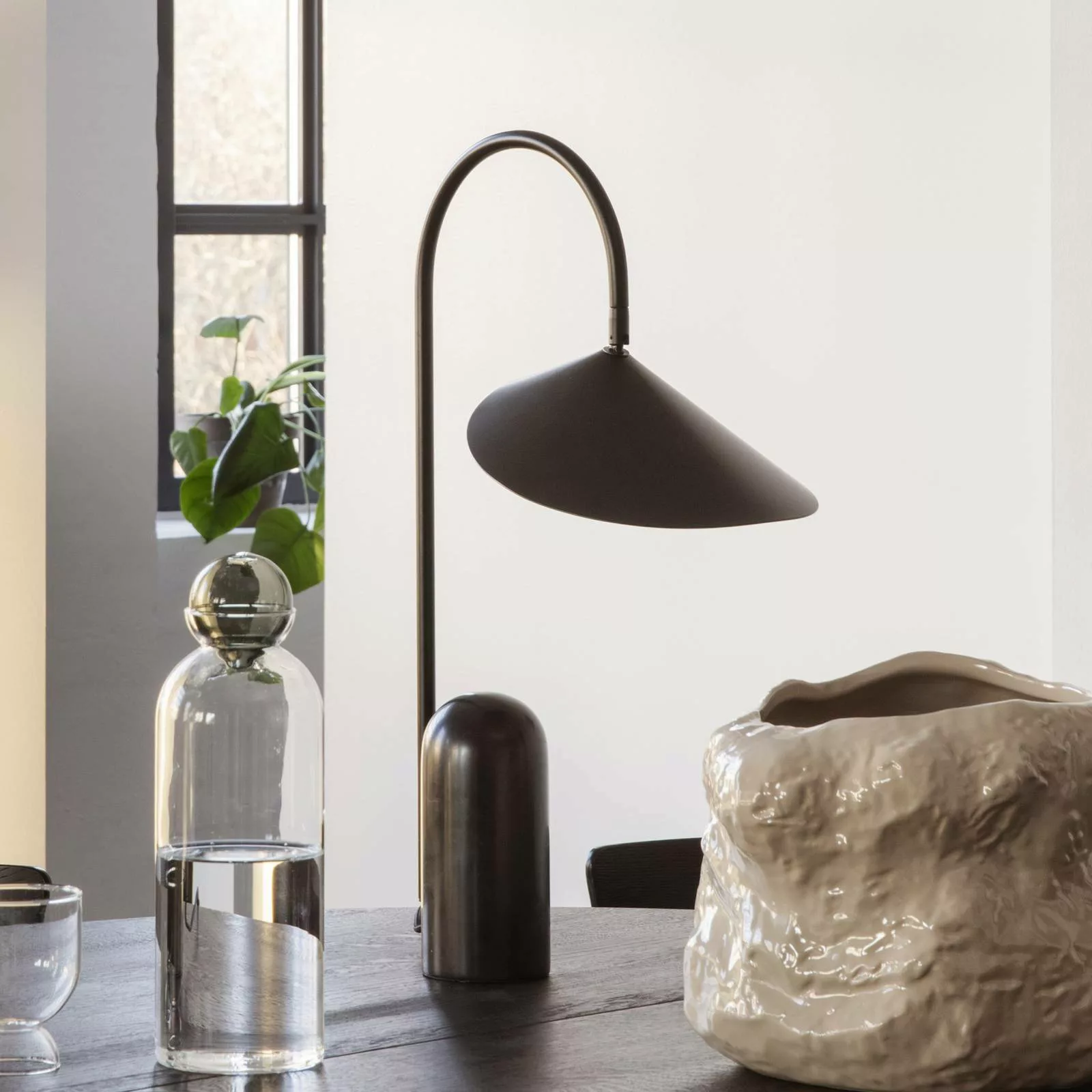 ferm LIVING Tischleuchte Arum, schwarz, Marmor, Stahl, 50 cm günstig online kaufen