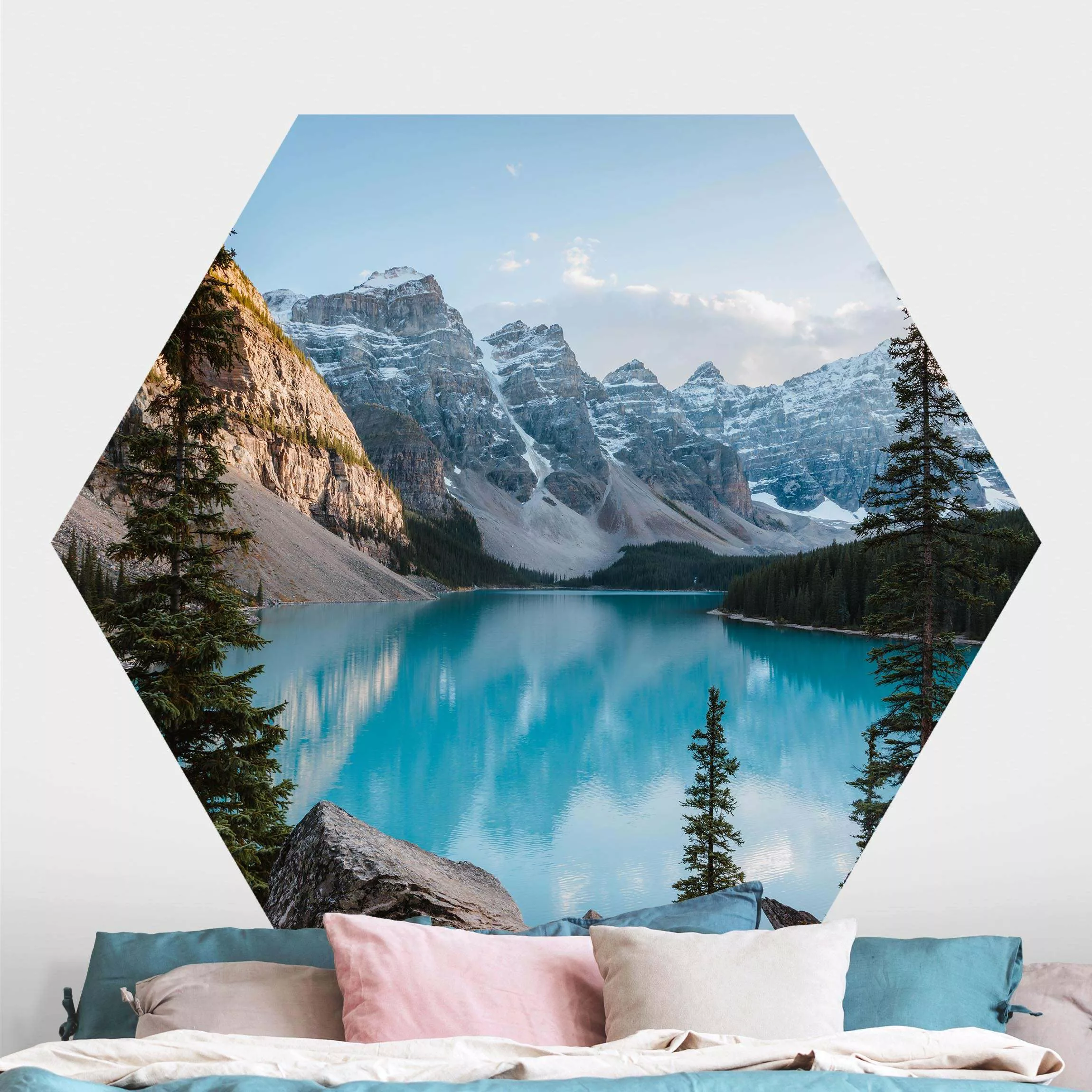 Hexagon Fototapete selbstklebend Bergsee günstig online kaufen