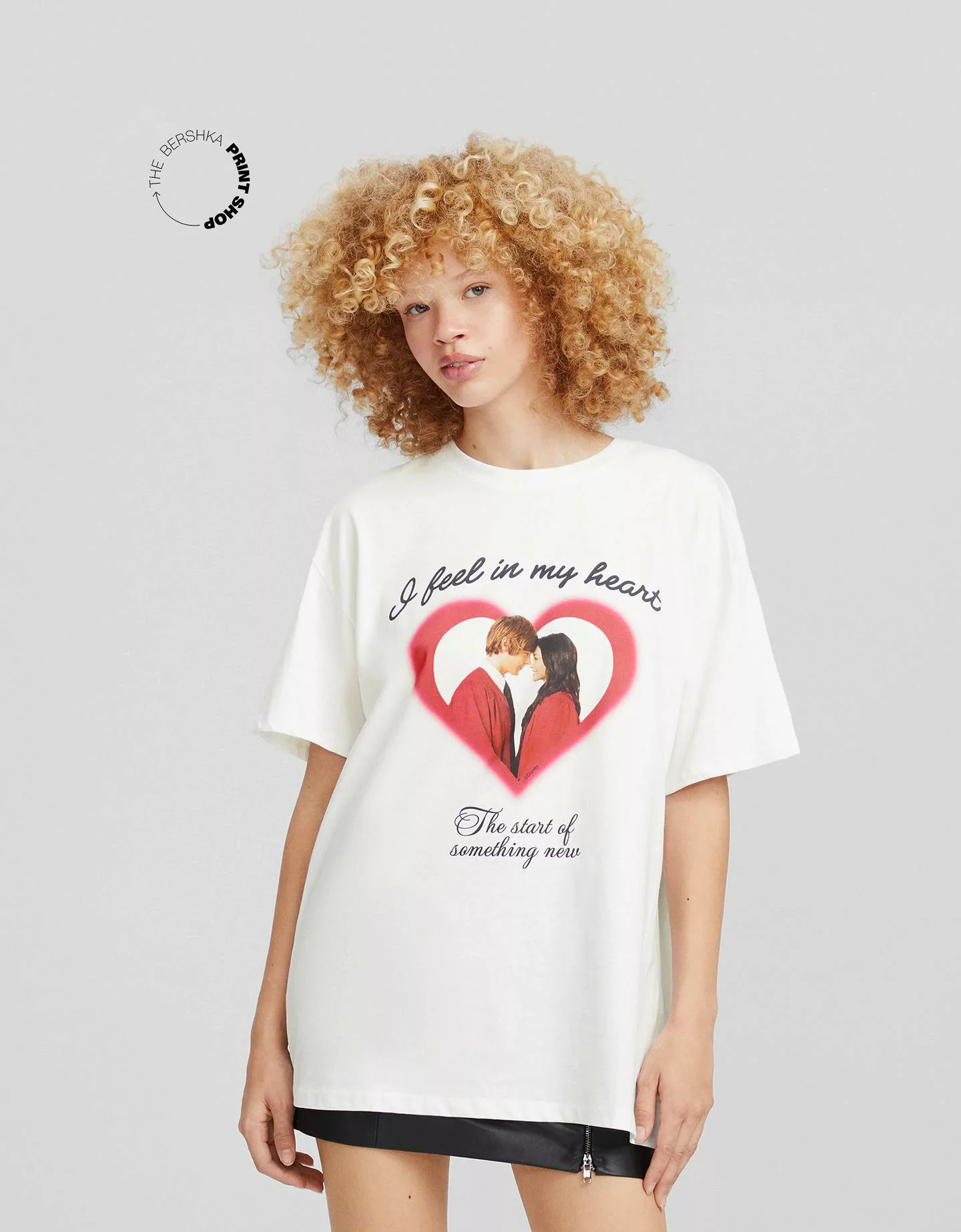 Bershka T-Shirt High School Musical Mit Print Damen S Grbrochenes Weiss günstig online kaufen