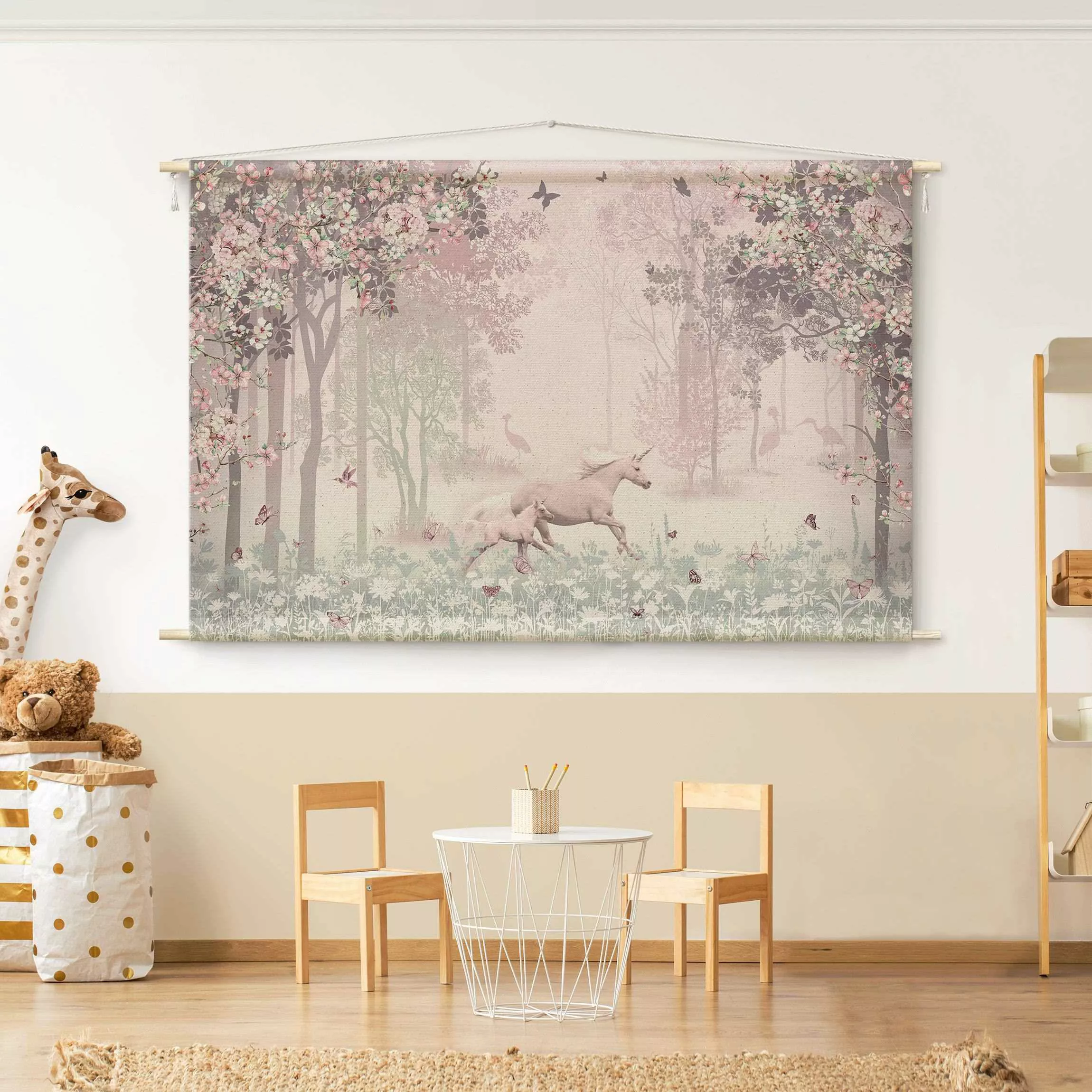 Wandteppich Einhorn auf Blumenwiese in Rosa günstig online kaufen