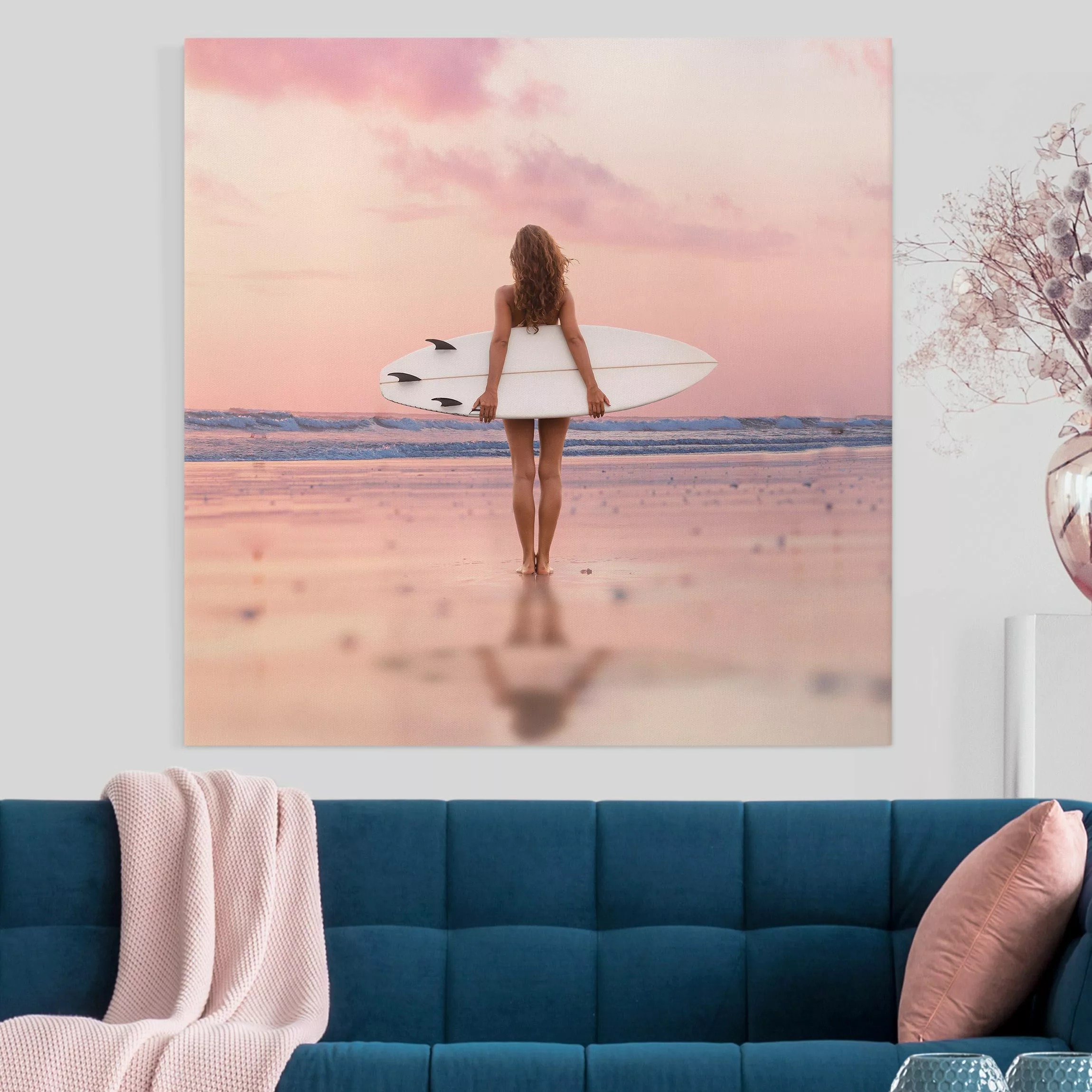 Leinwandbild Surfergirl mit Board im Abendrot günstig online kaufen