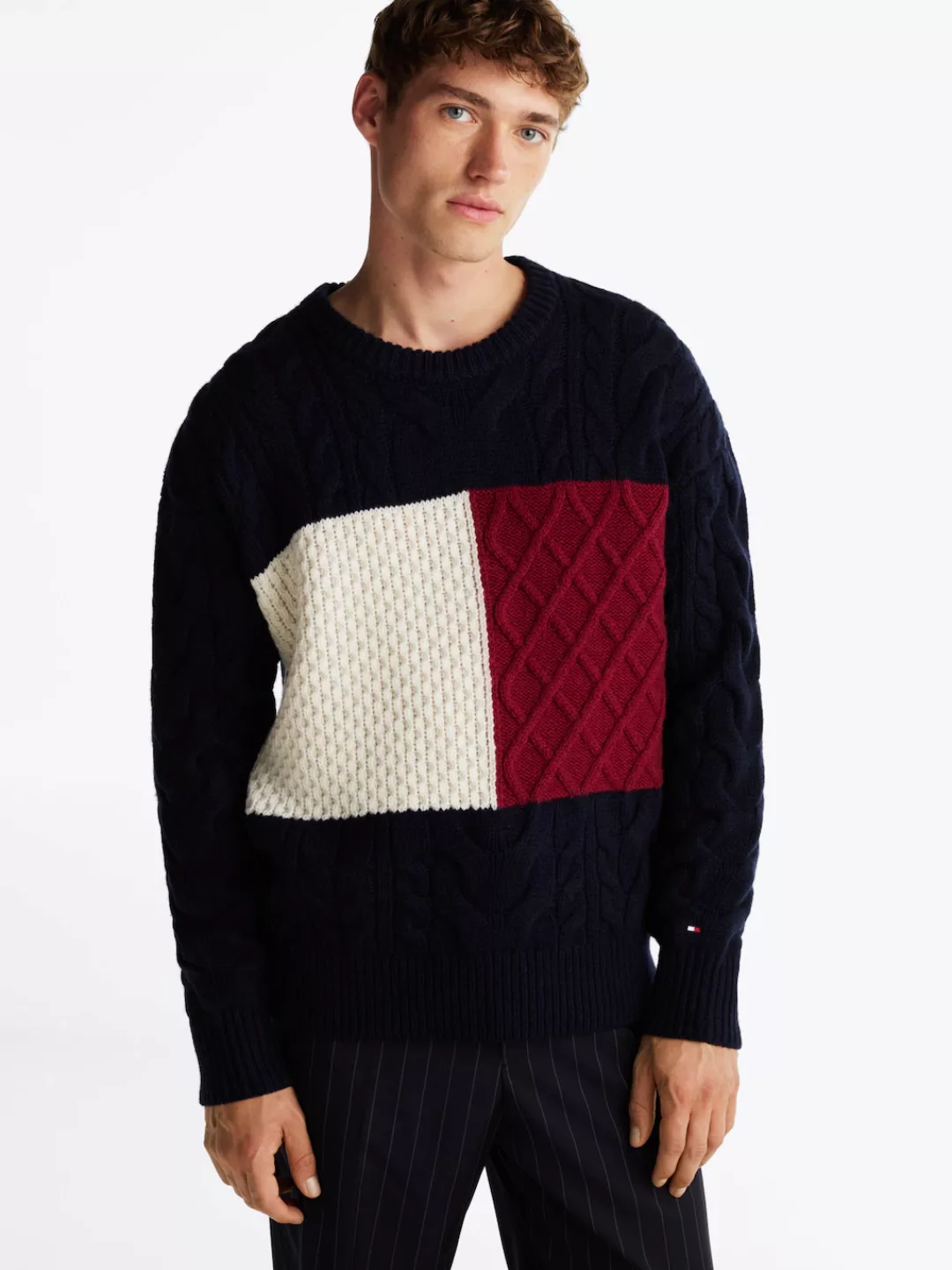 Tommy Hilfiger Rundhalspullover "CABLE FLAG SWEATER", mit Colorblocking-Des günstig online kaufen