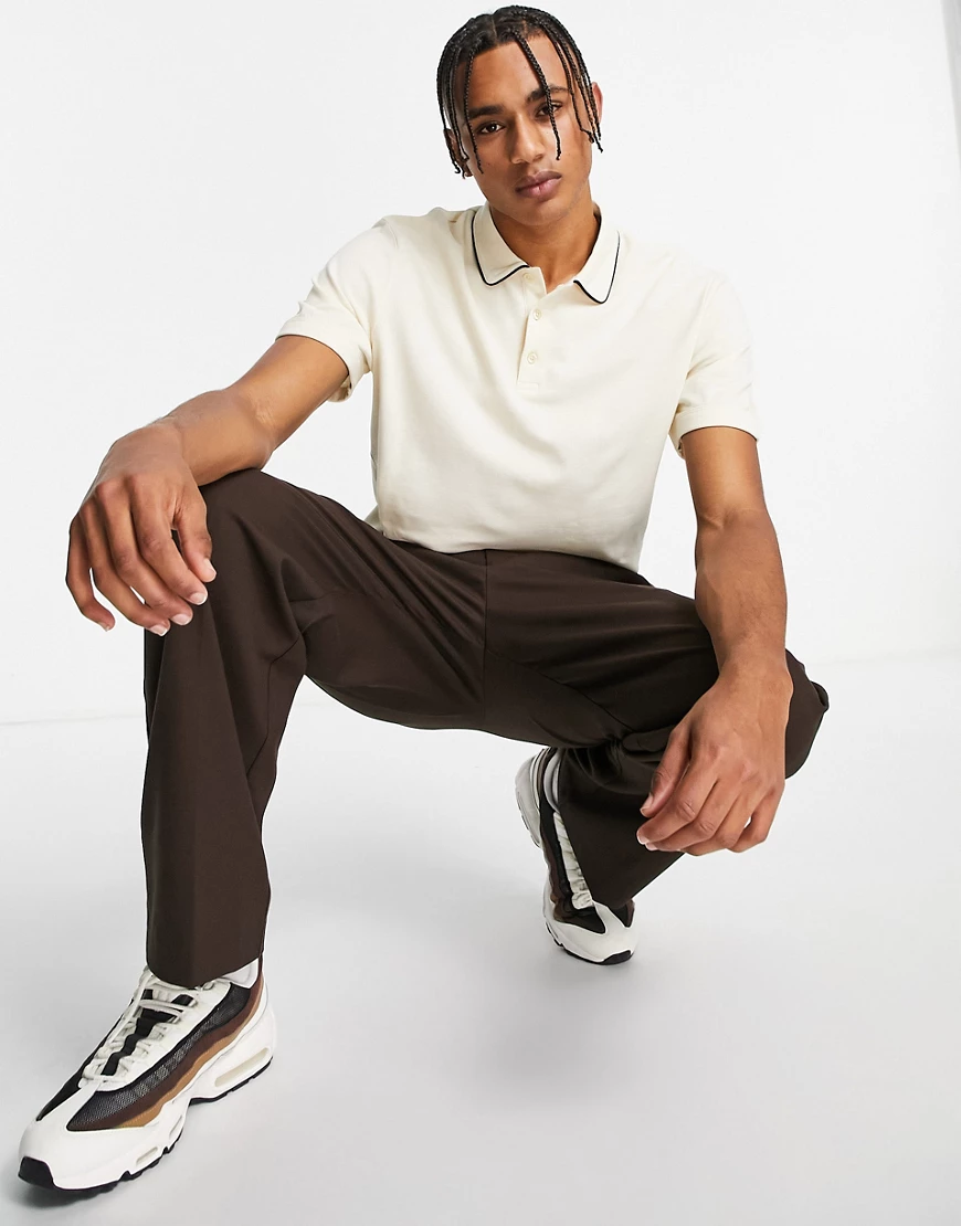 ASOS DESIGN – Polohemd aus Pikee in Khaki mit Kontraststreifen in Schwarz-N günstig online kaufen