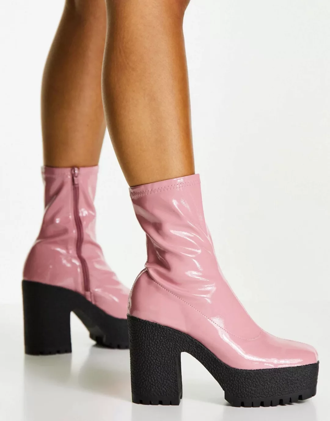 ASOS DESIGN – Elena – Stiefel mit hohem Absatz und Lackoptik in Rosa günstig online kaufen