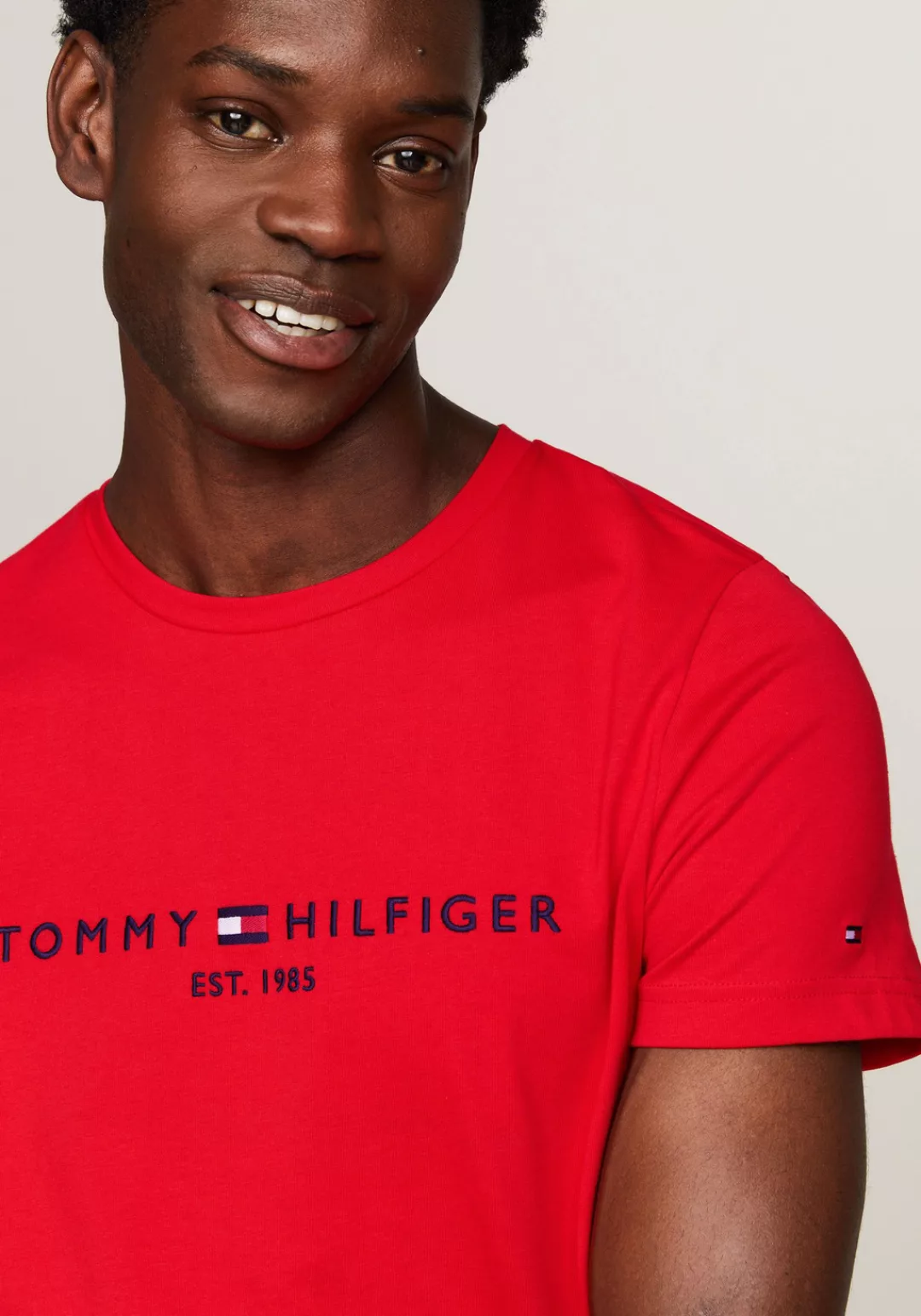 Tommy Hilfiger T-Shirt TOMMY LOGO TEE aus reiner, nachhaltiger Baumwolle günstig online kaufen