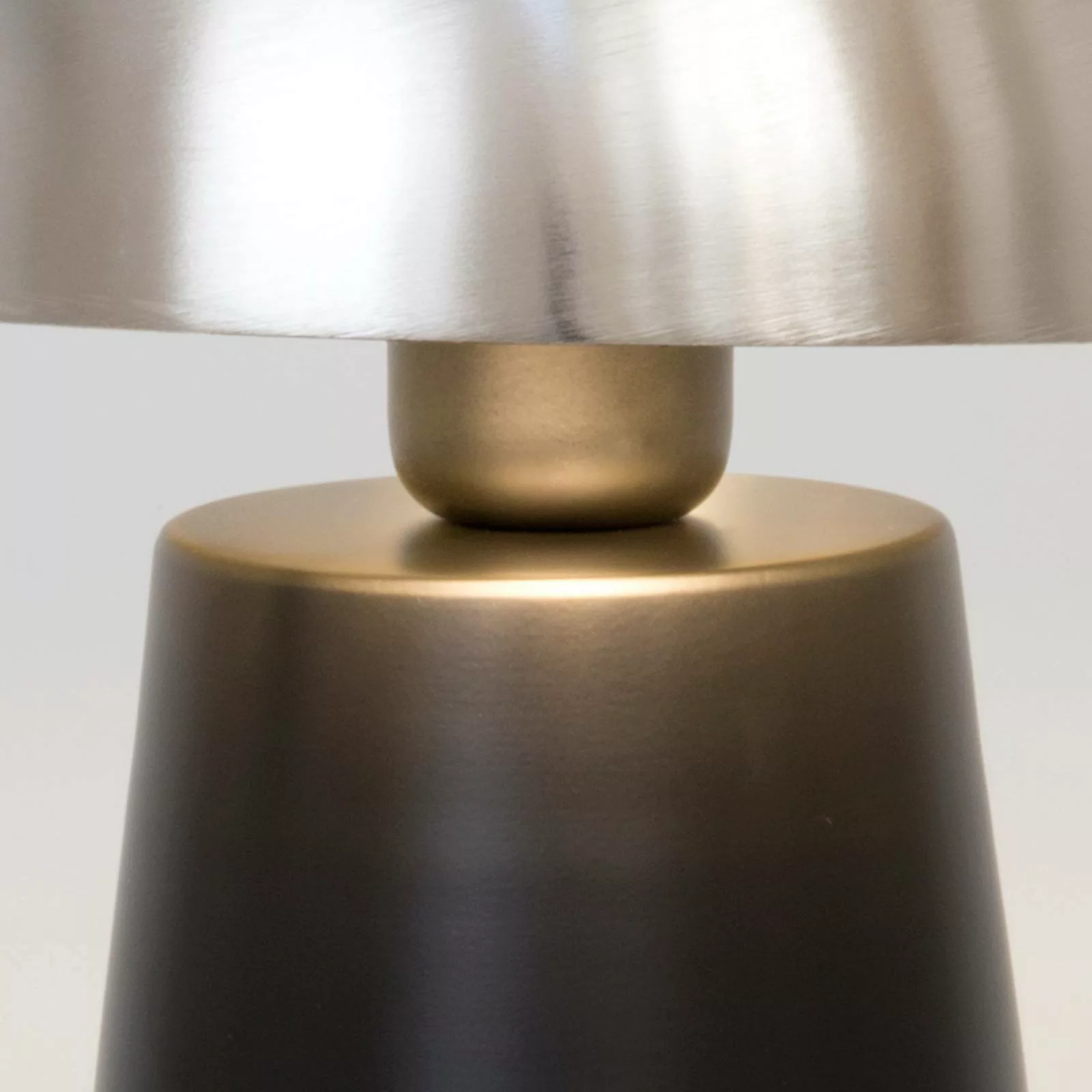 Tischlampe Fungo, unten strahlend, schwarz/silber günstig online kaufen